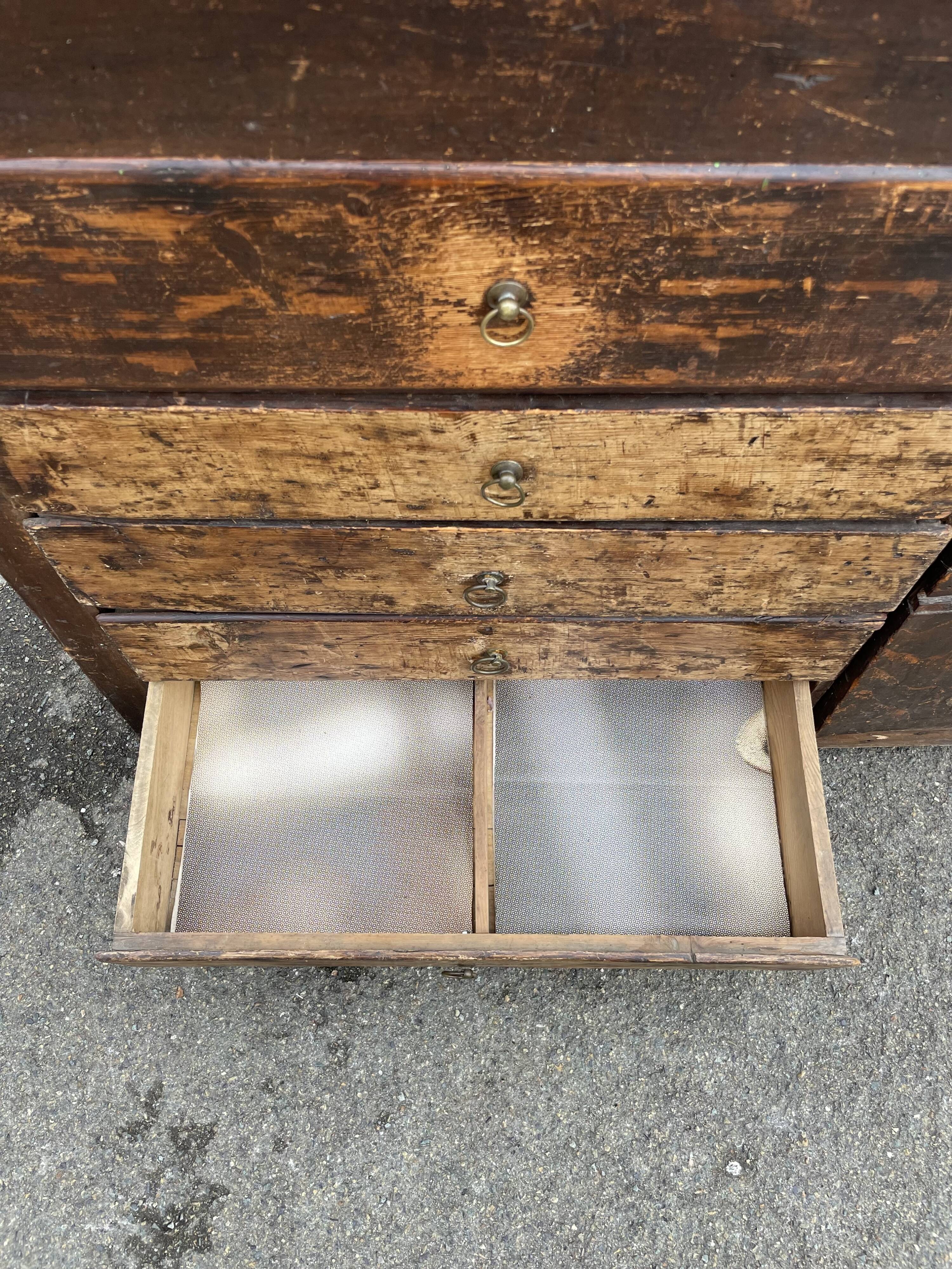 Tradesman's cabinet with drawers