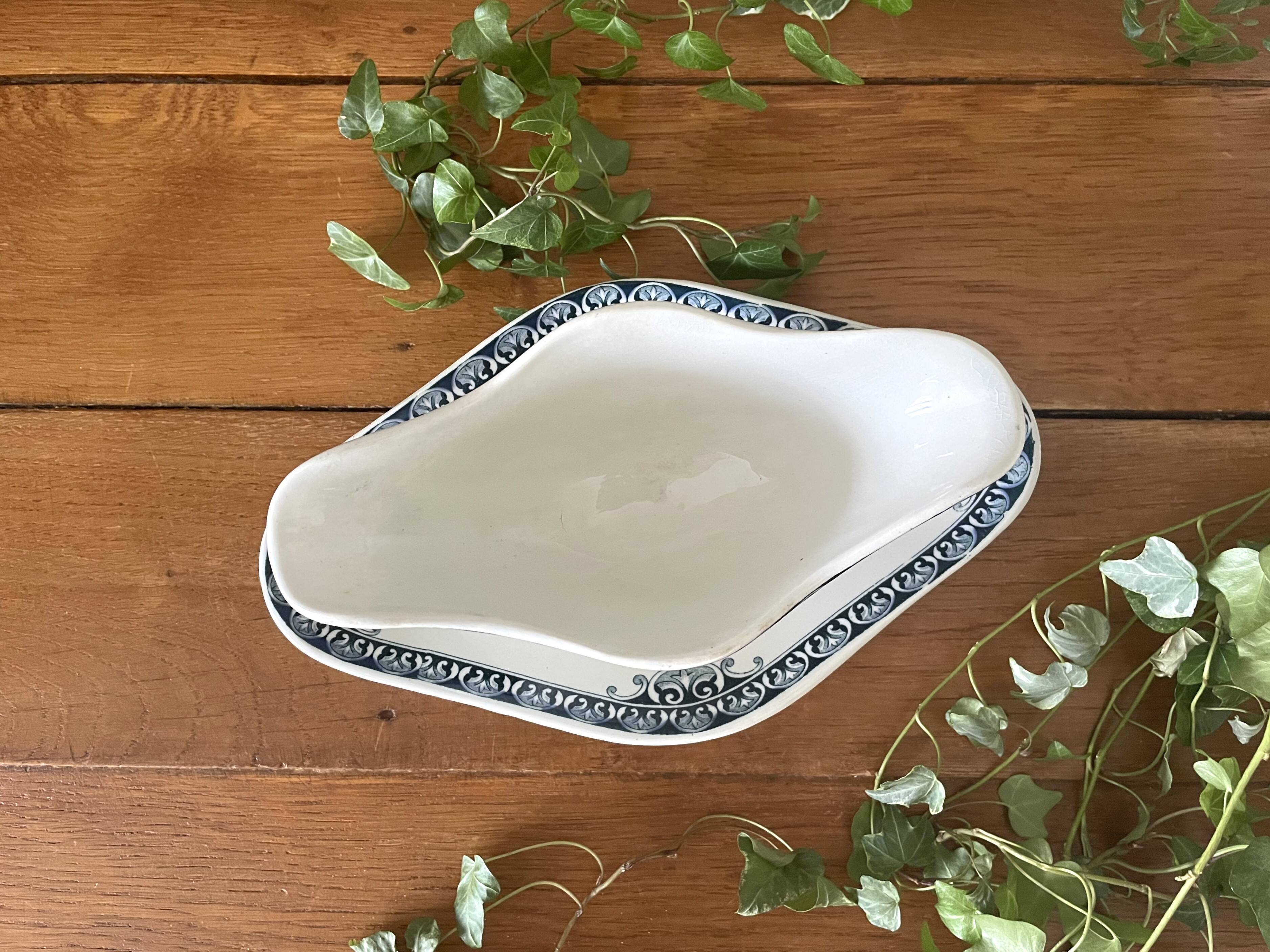 Antique sauce boat in Saint-Amand earthenware (Nord)