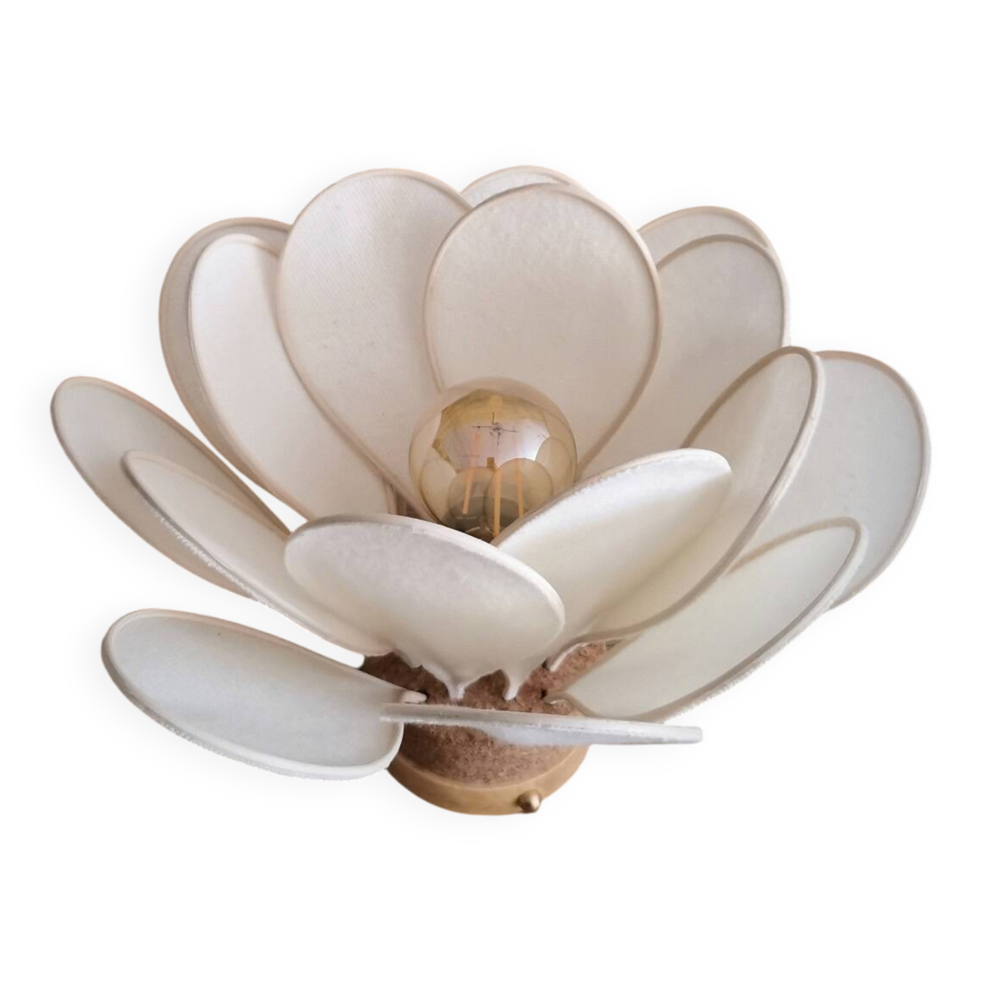 Flower table lamp made of rattan and ivory flannel petals