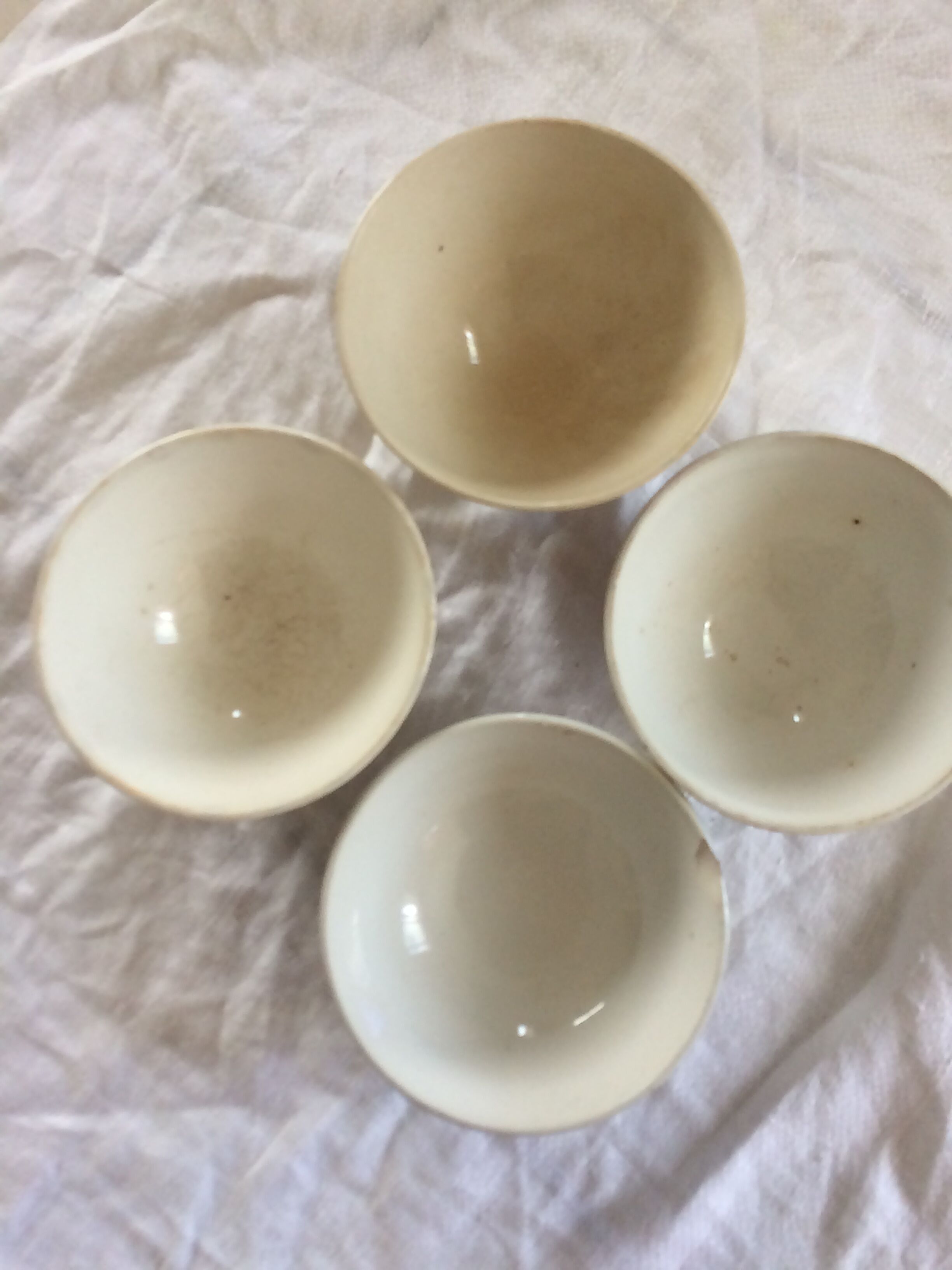 4 bowls old with flowers and patterns