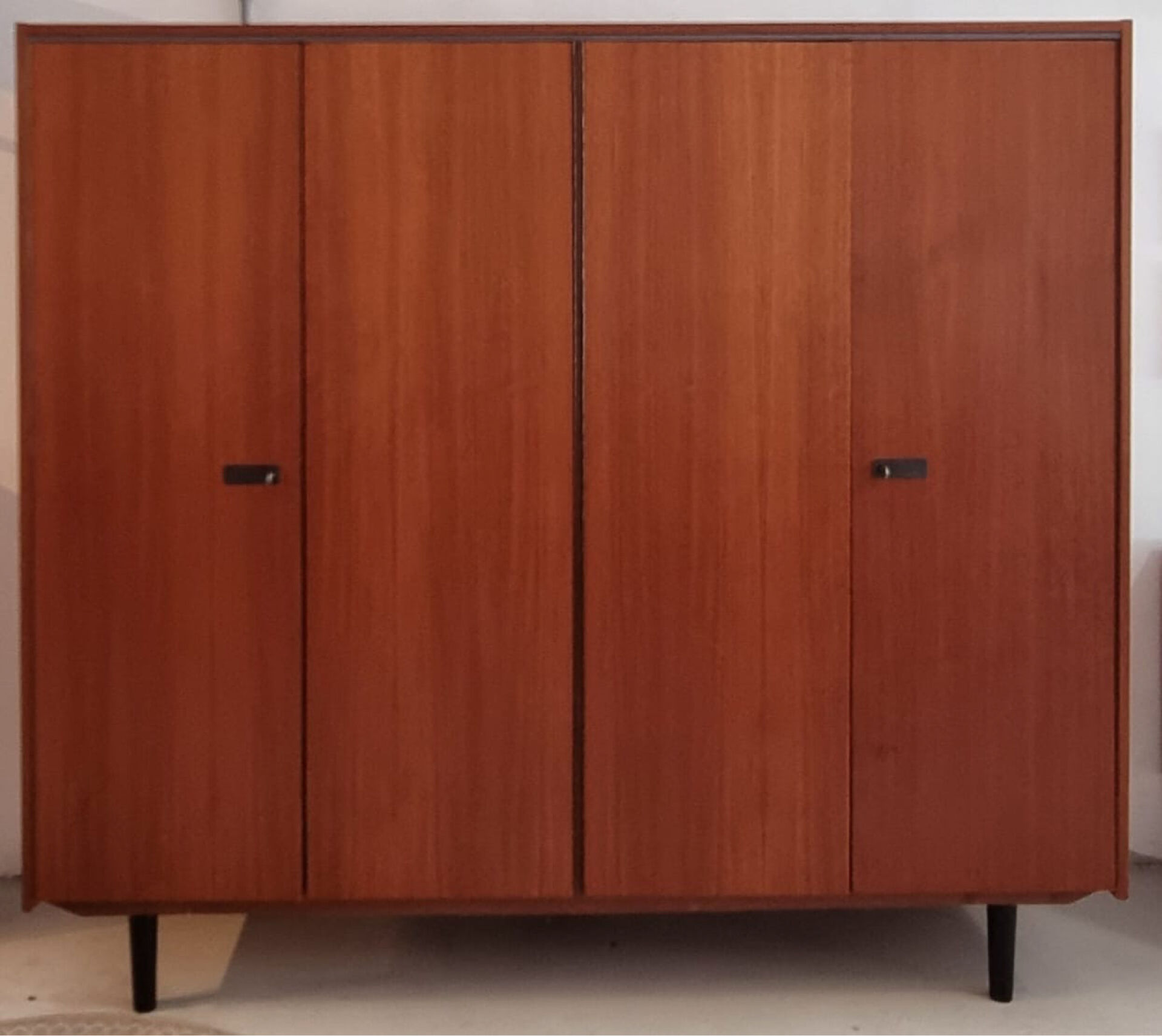 Armoire du milieu du siècle