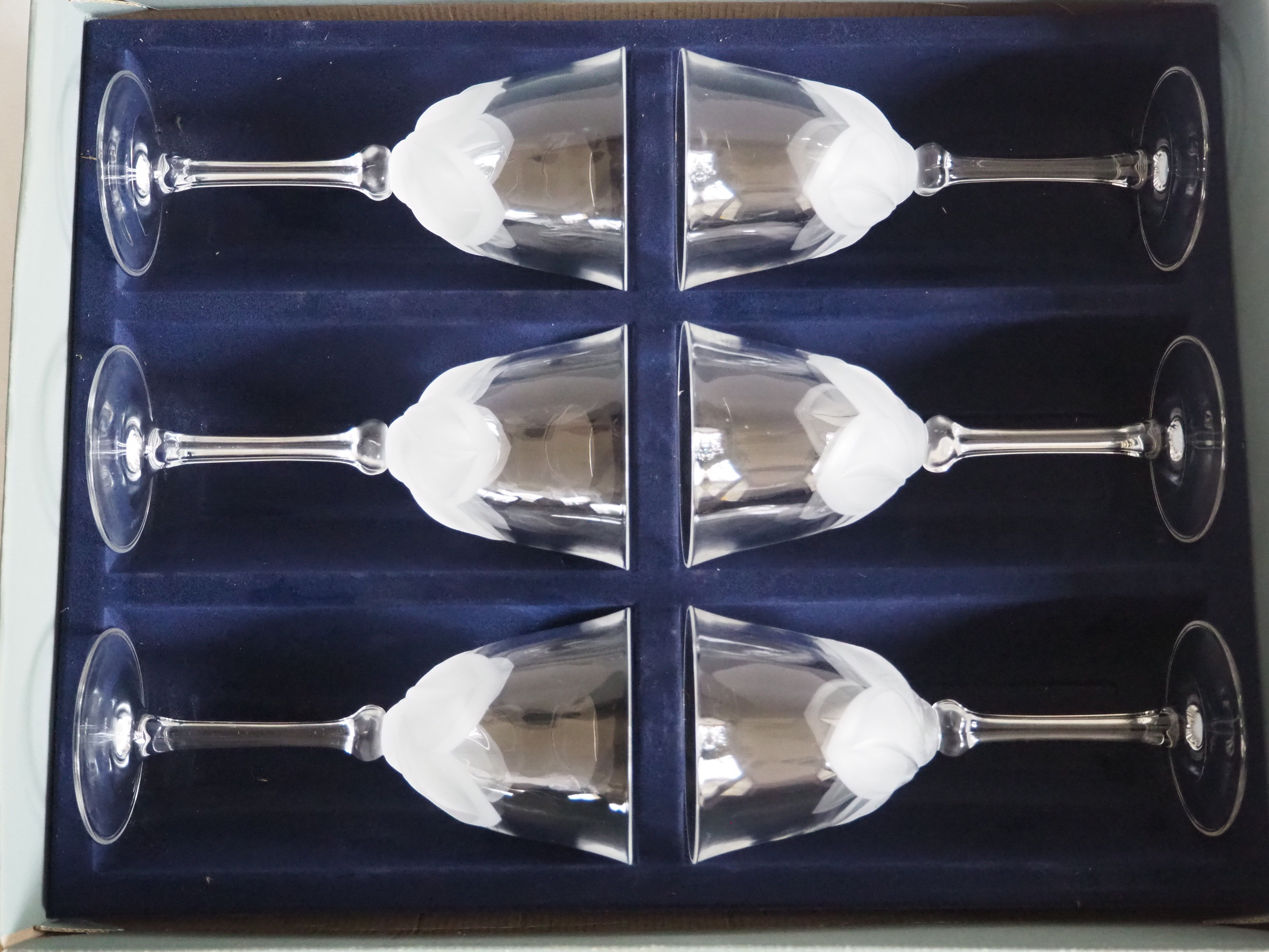 Crystal water glasses in their cabinets - JG Durand, collection florence « satine » 24,5 cl