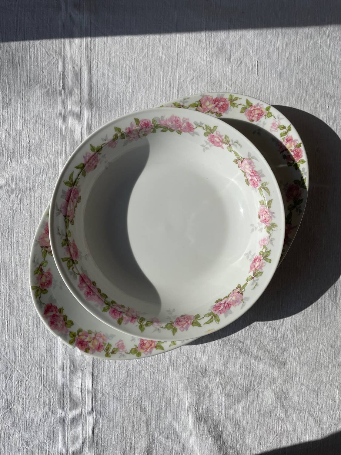 Set of 2 Limoge porcelain dishes, floral pattern.