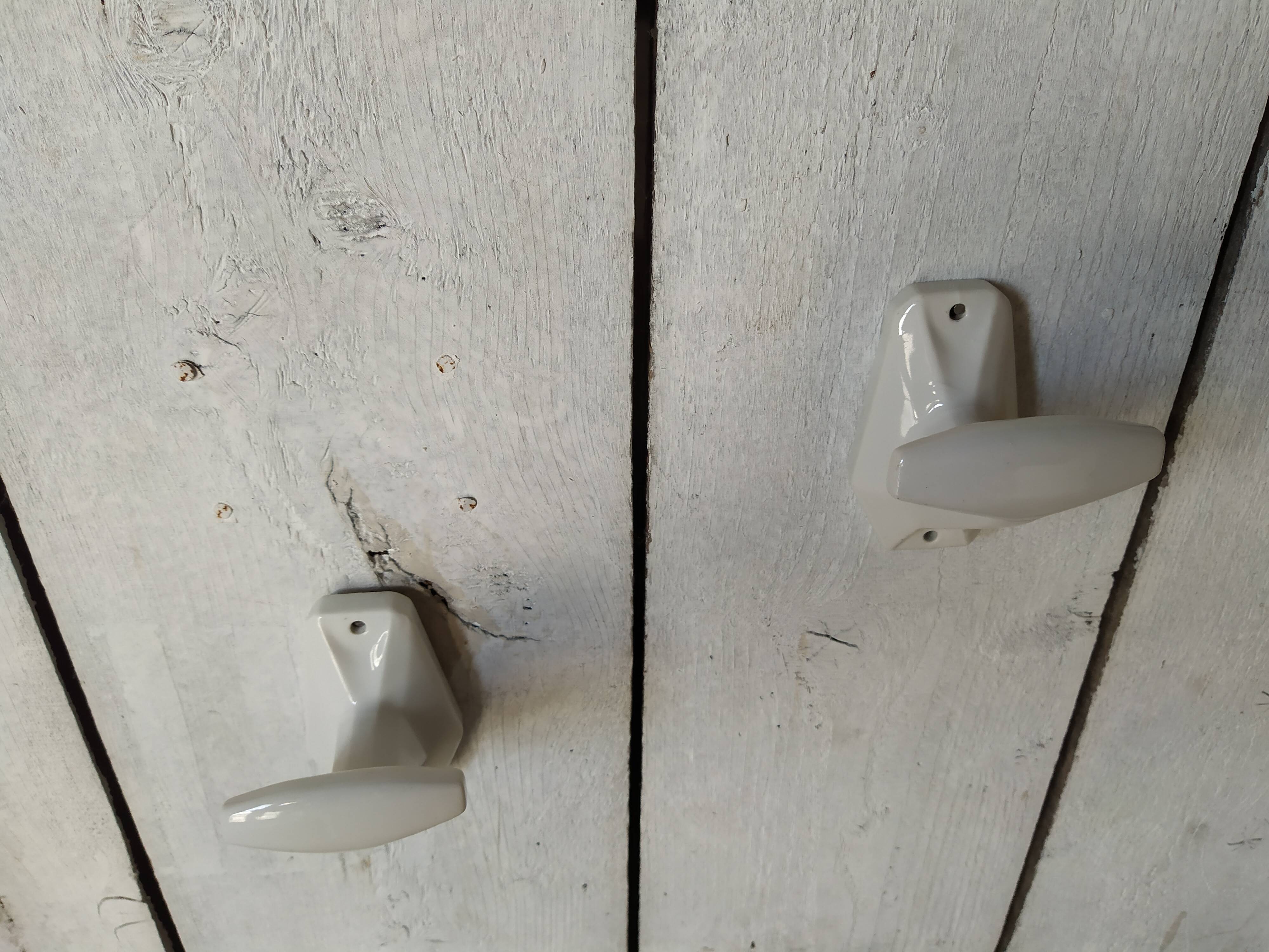 Patères en porcelaine