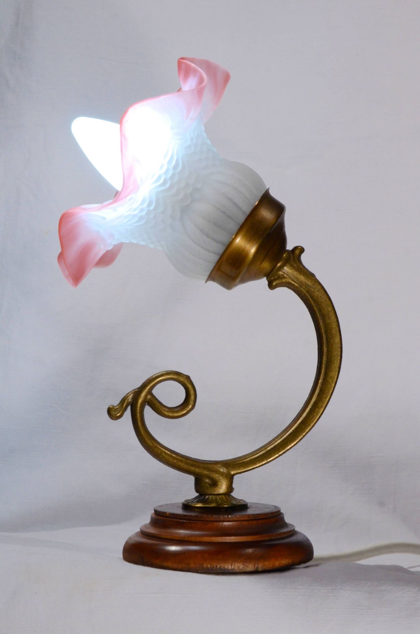 Set of 2 tulip-shaped wall lights in glass, wood, and bronze, art deco style.
