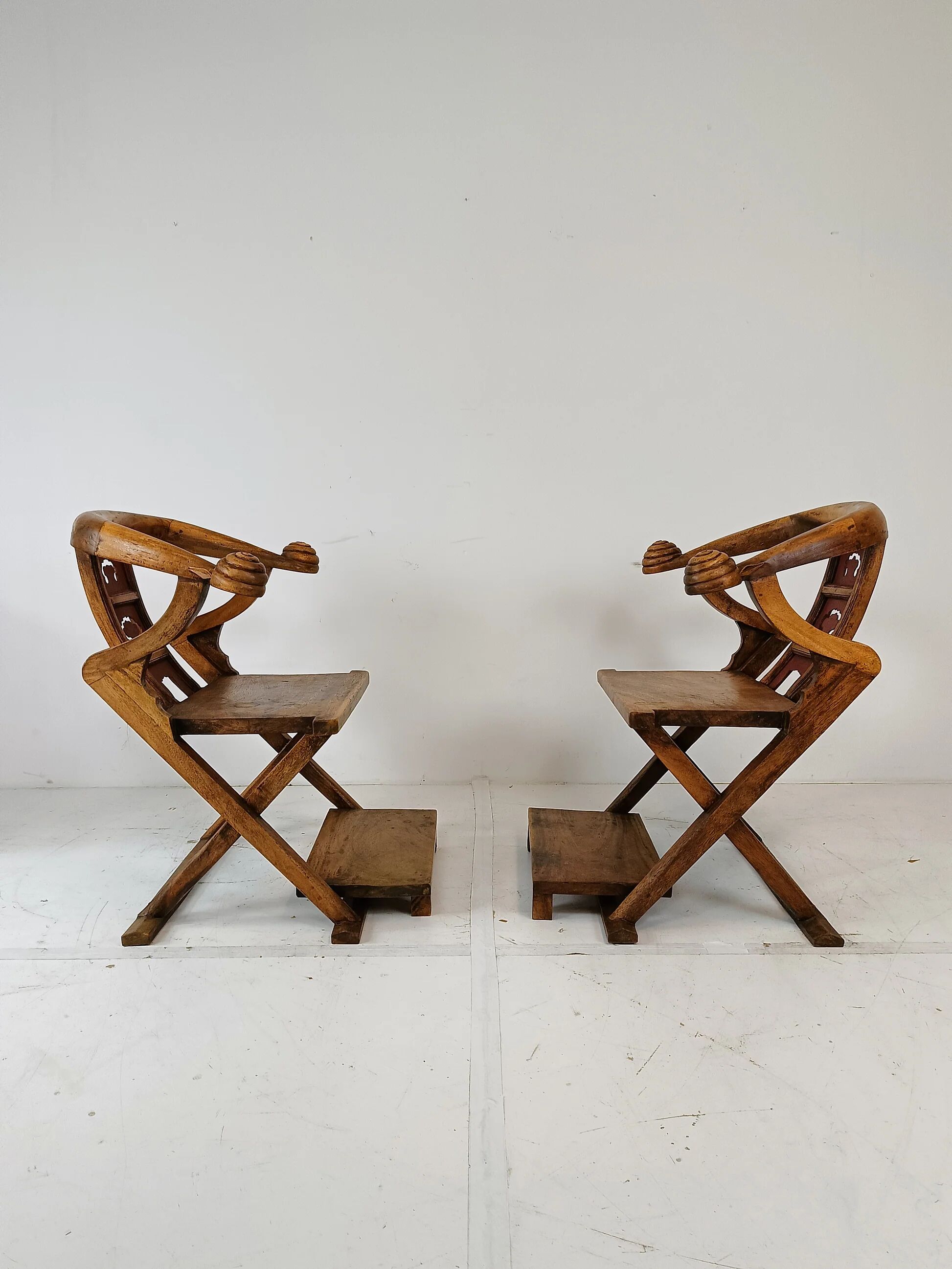 Fauteuils trônes asiatiques rares