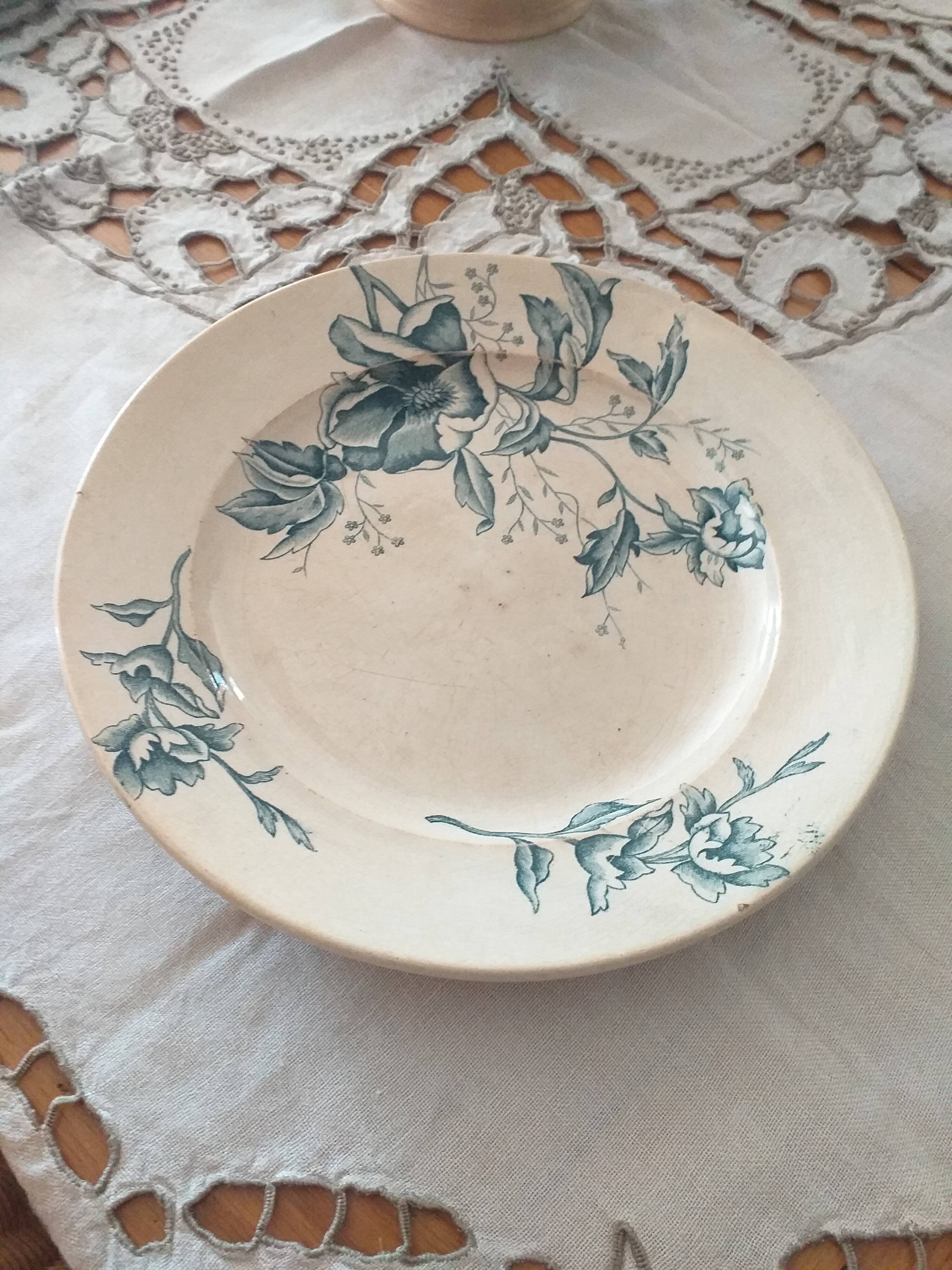 Old-size dishware Rose Faïencerie Lyonnaise
