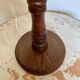 Lampe en bois et fils tendus