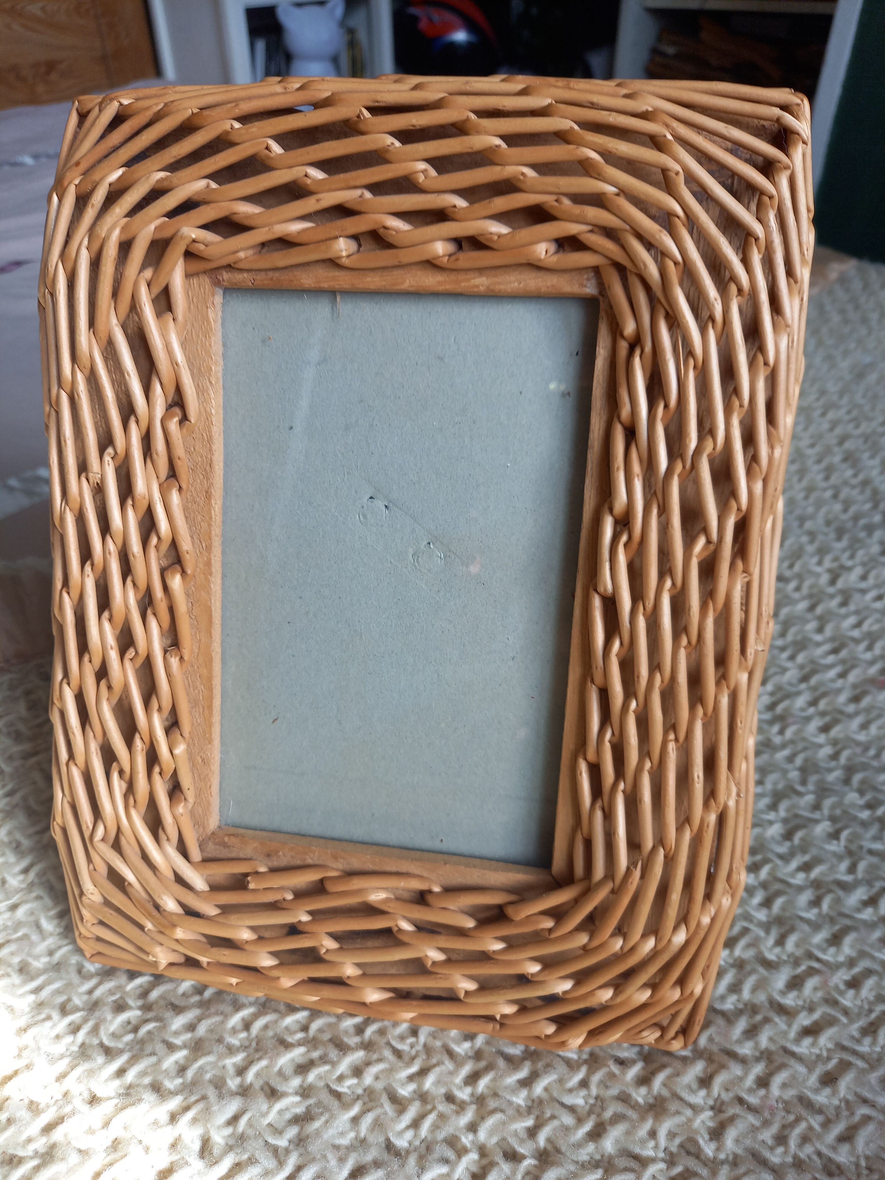 Braided wicker photo frame