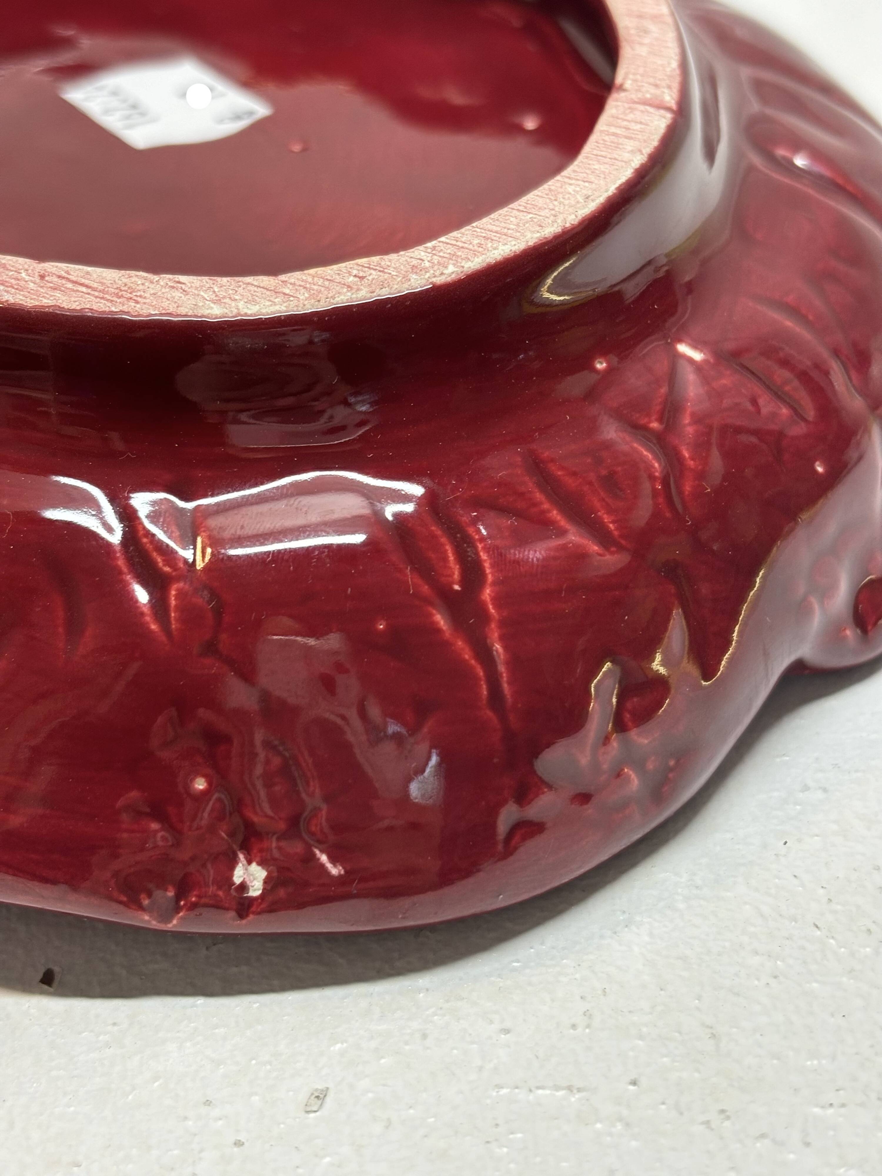 Red cabbage leaf slip dish