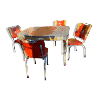 Vintage mid-mod table from the 50s, four chairs