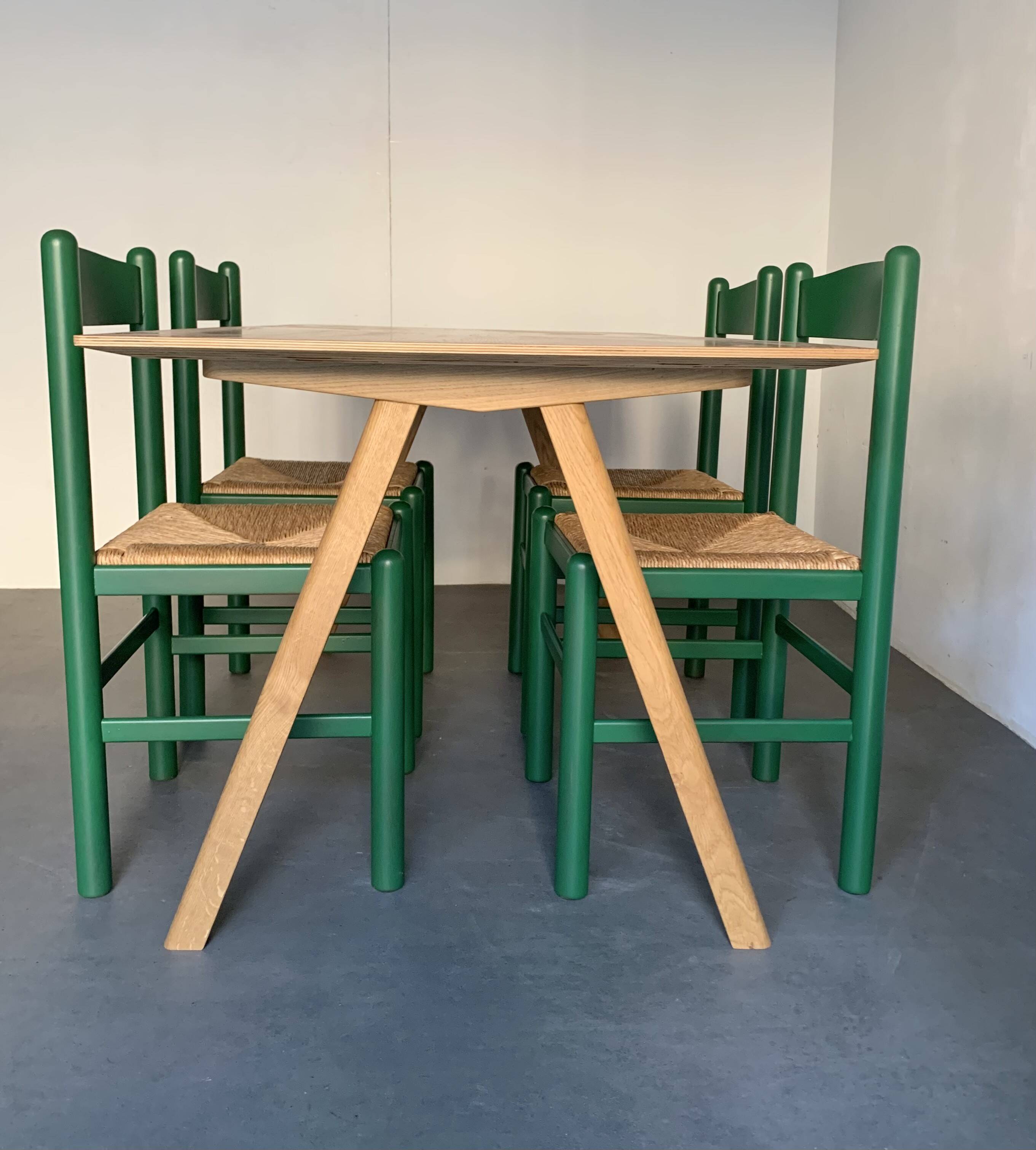 Série de 4 chaises en bois et paille