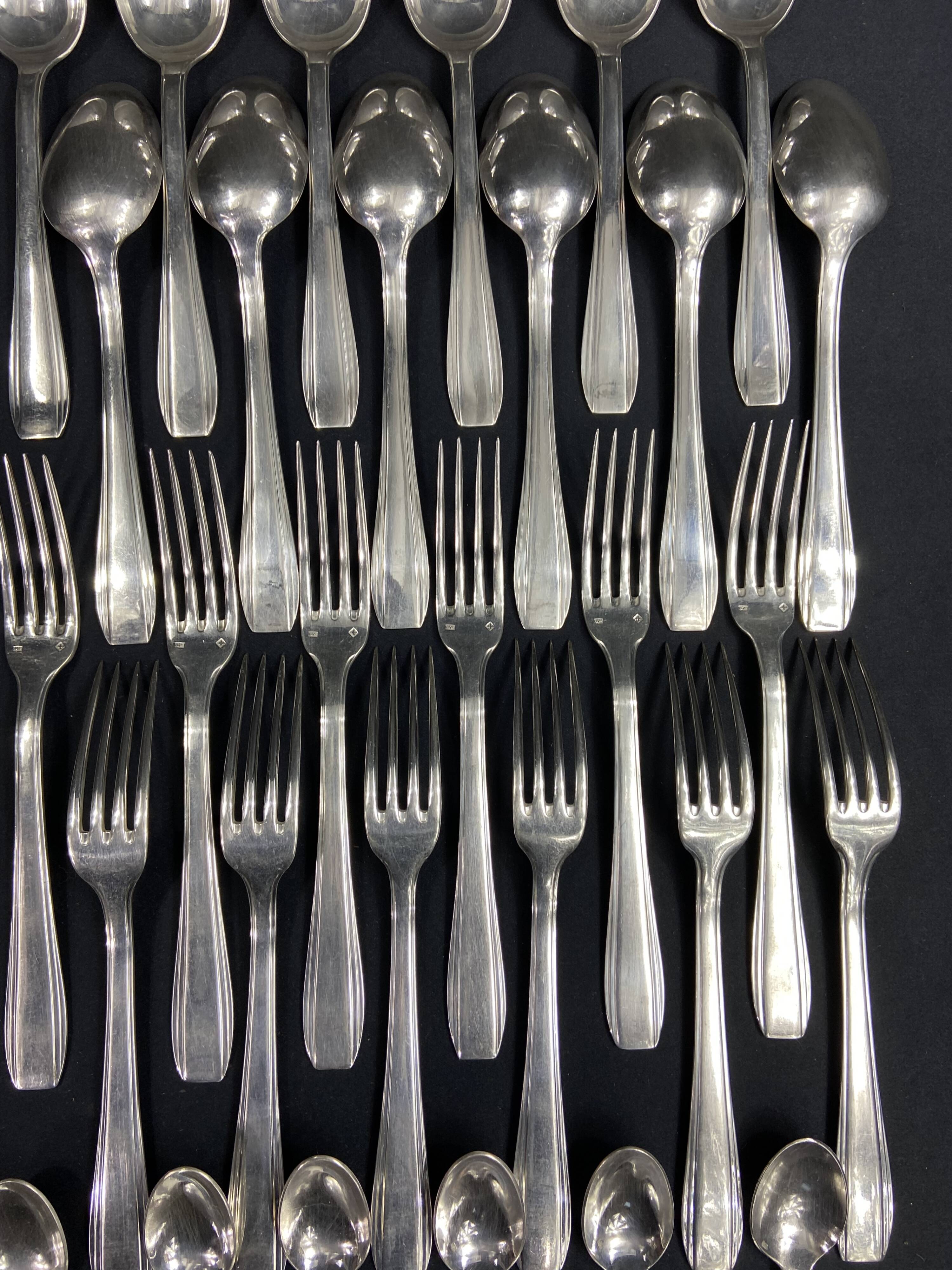 Vintage design silver metal cutlery set