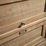 Trade cabinet with flaps