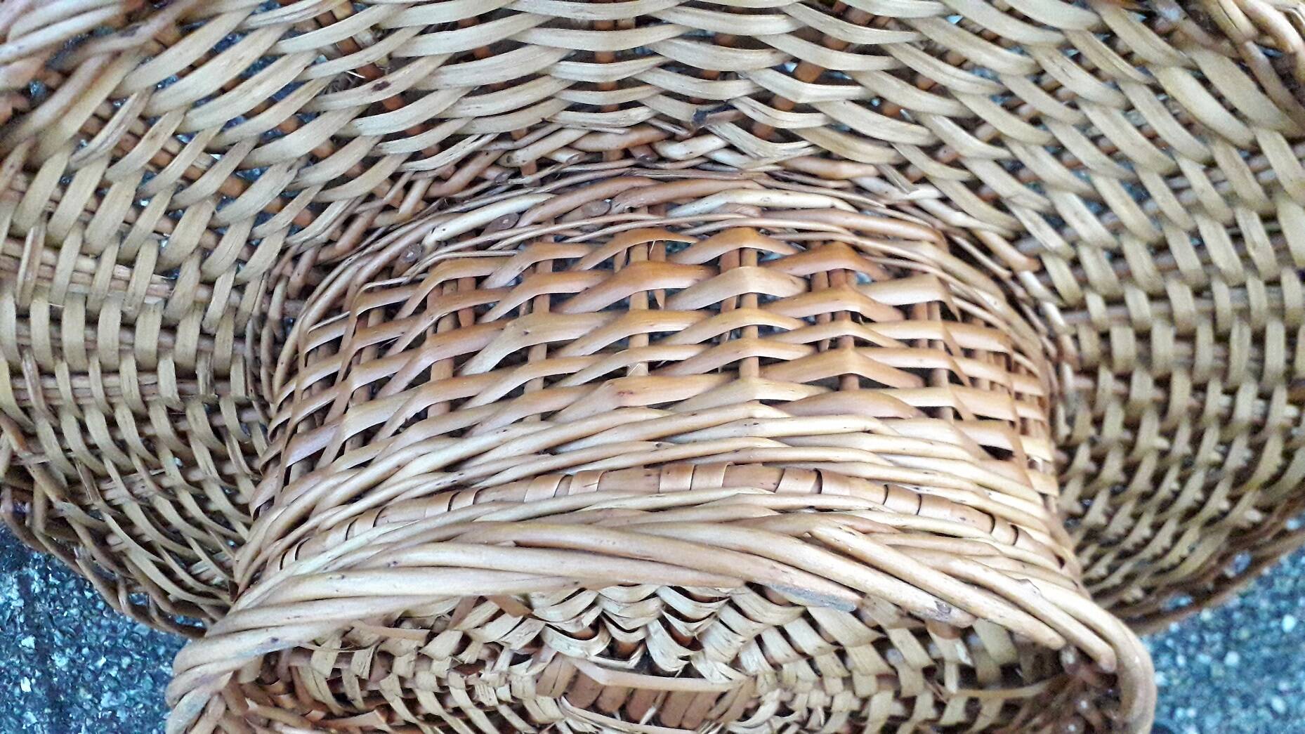Wicker bottle holder bar basket