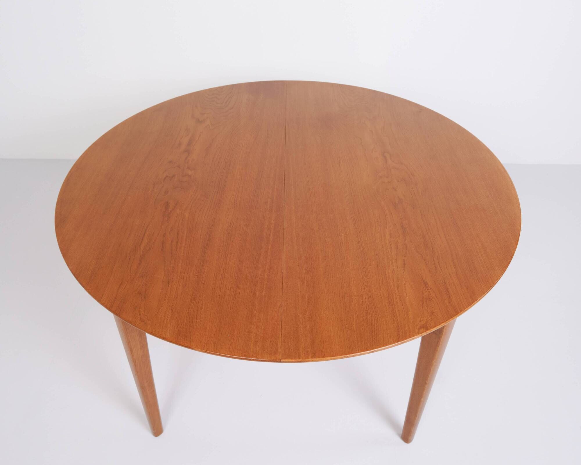 Dining table - Oak wood - Danish design - 1960s