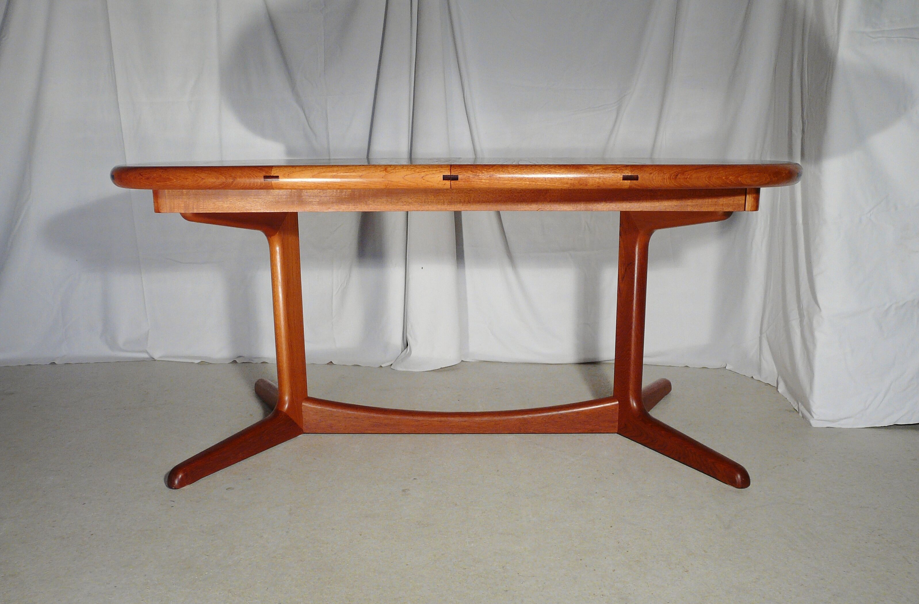 Scandinavian expandable table in Laurits M Larsen teak