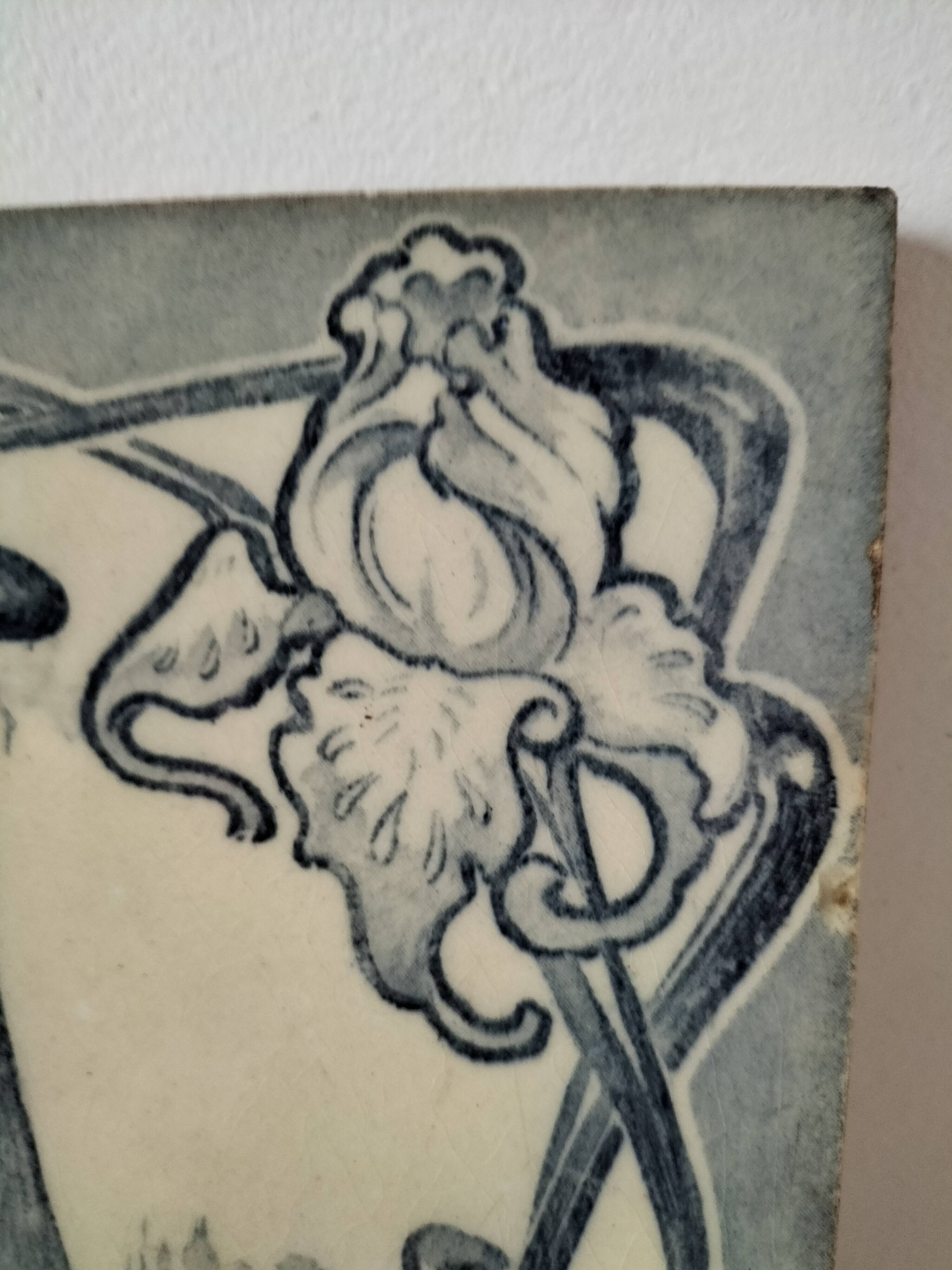 Old tile in Gien faience with Art Nouveau decoration
