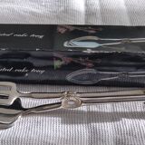 Silver metal cake pinch