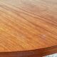 Table basse ronde suédoise avec détails en laiton