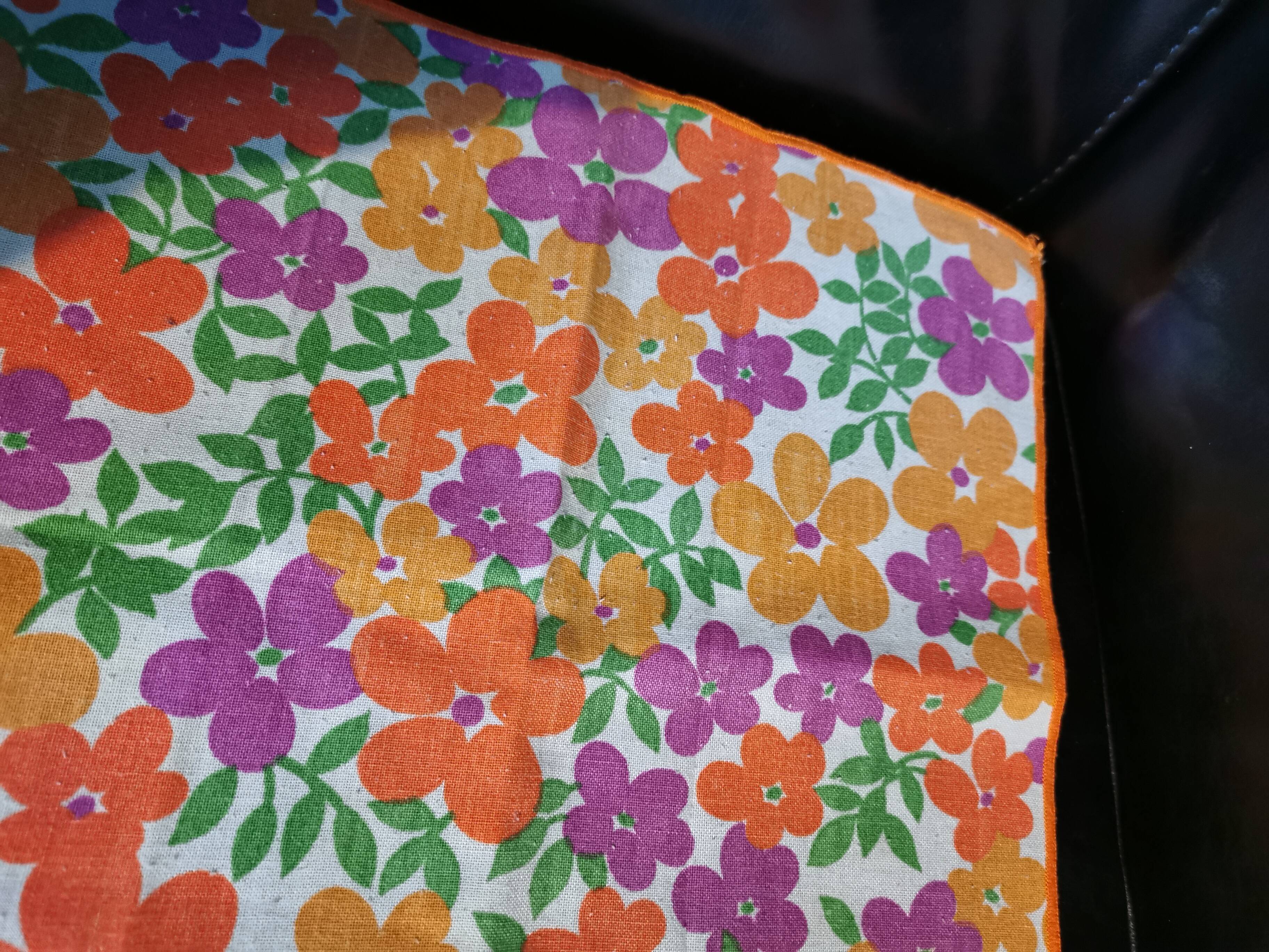 Lot de nappe et 6 serviettes de table vintage