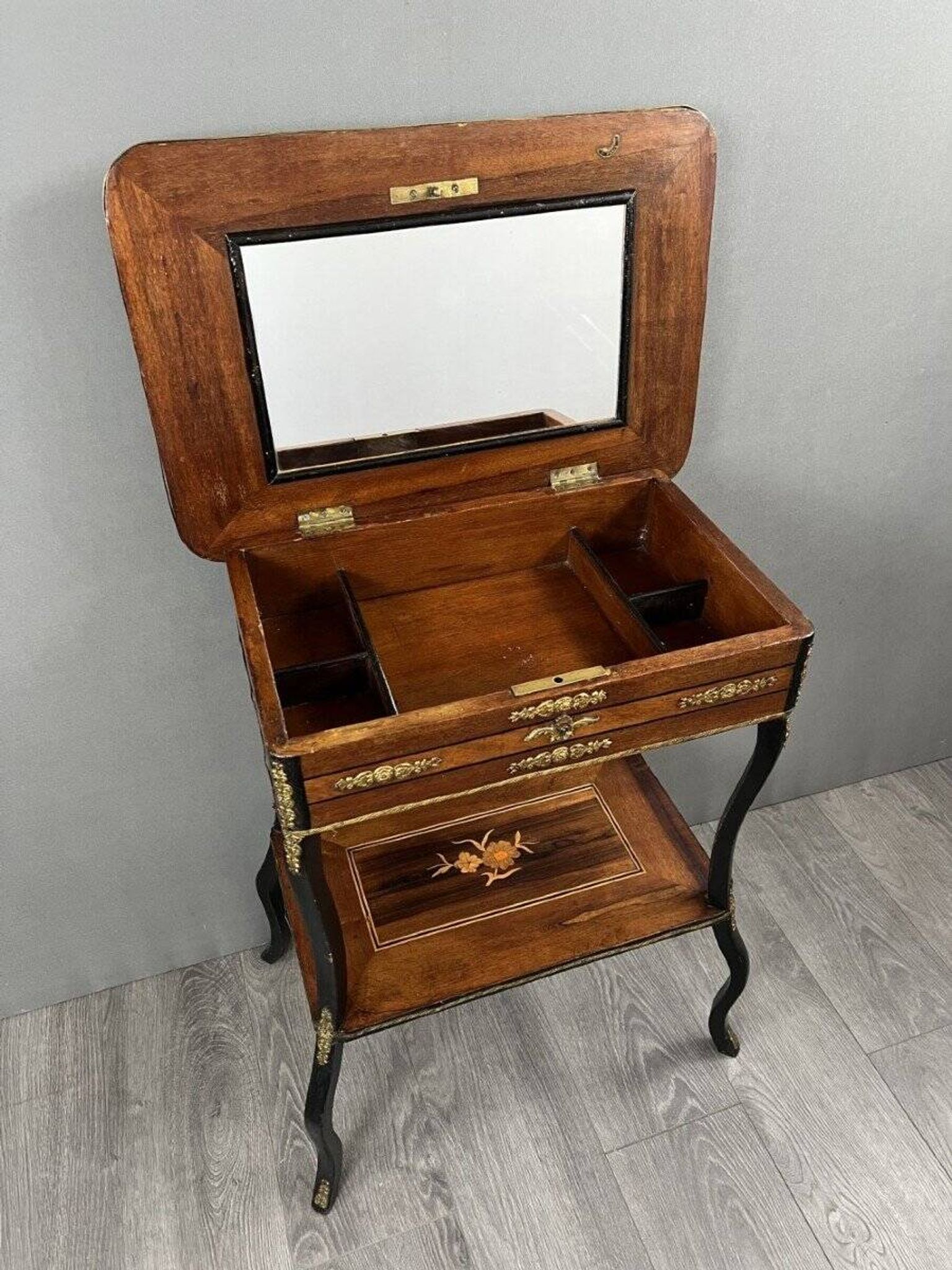 Table d’appoint, coiffeuse de style Napoléon III, XIXème siècle