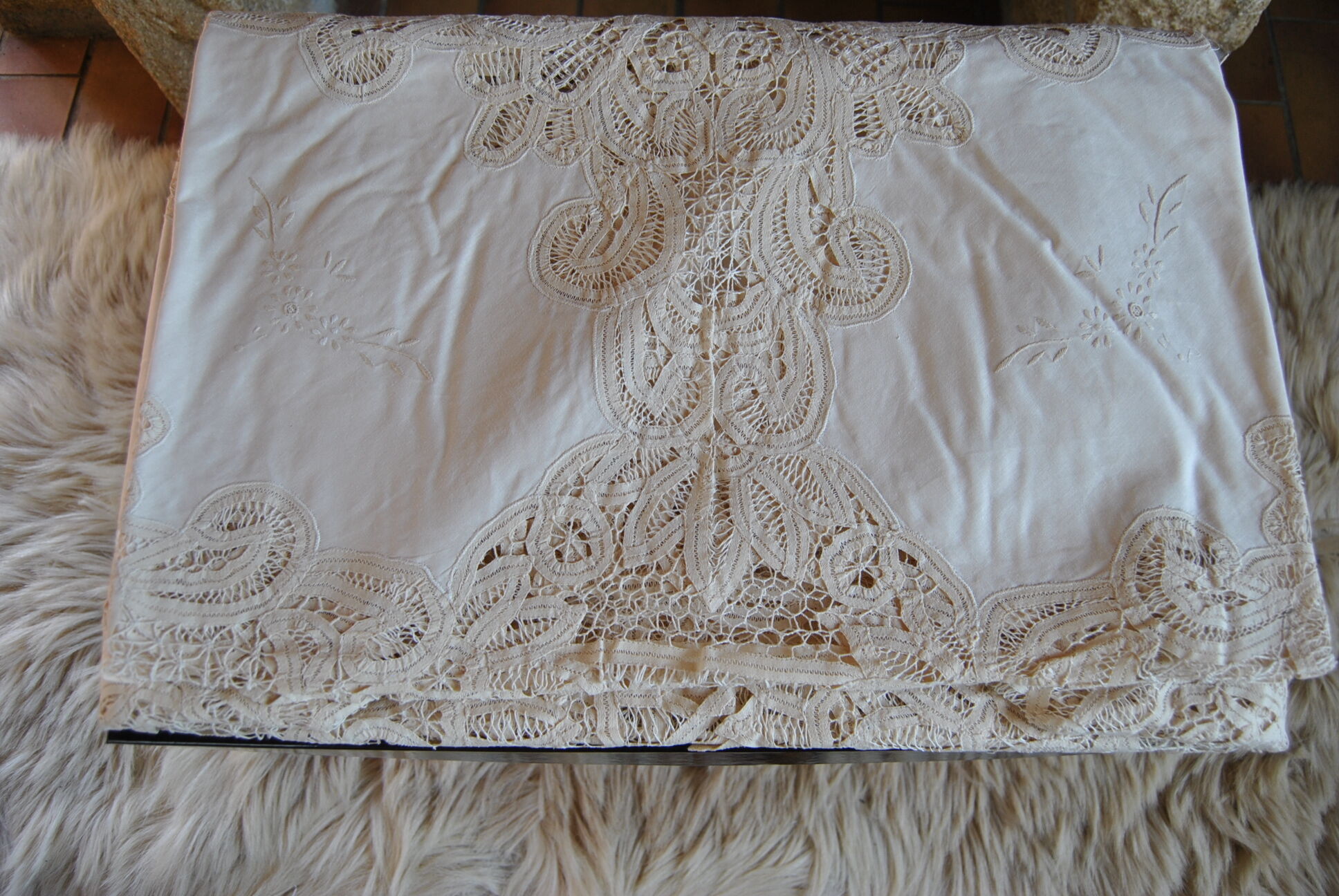 Hand embroidery tablecloth 170x260 + 12 matching towels