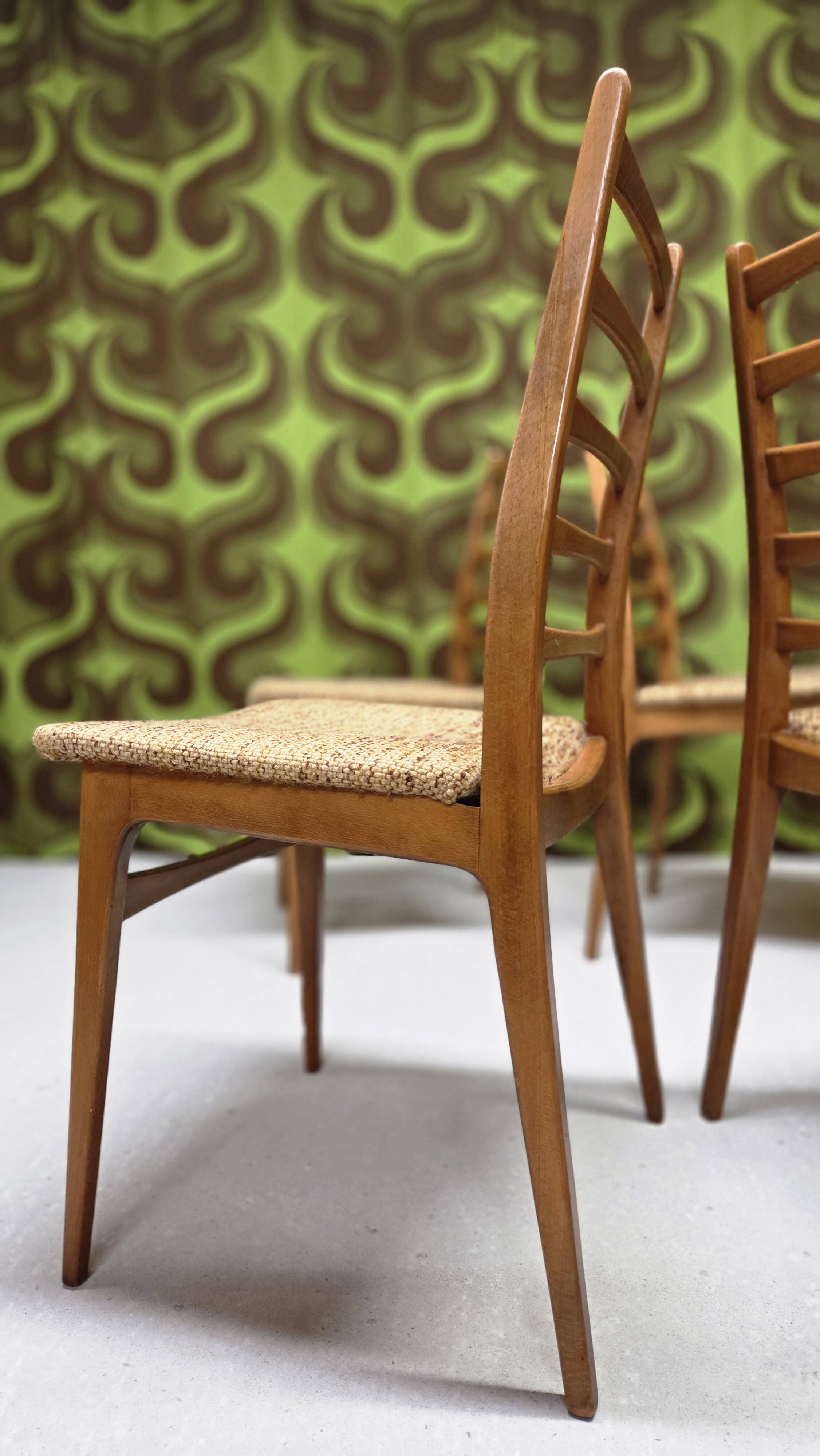 Lot 4 chaises scandinave 1970"