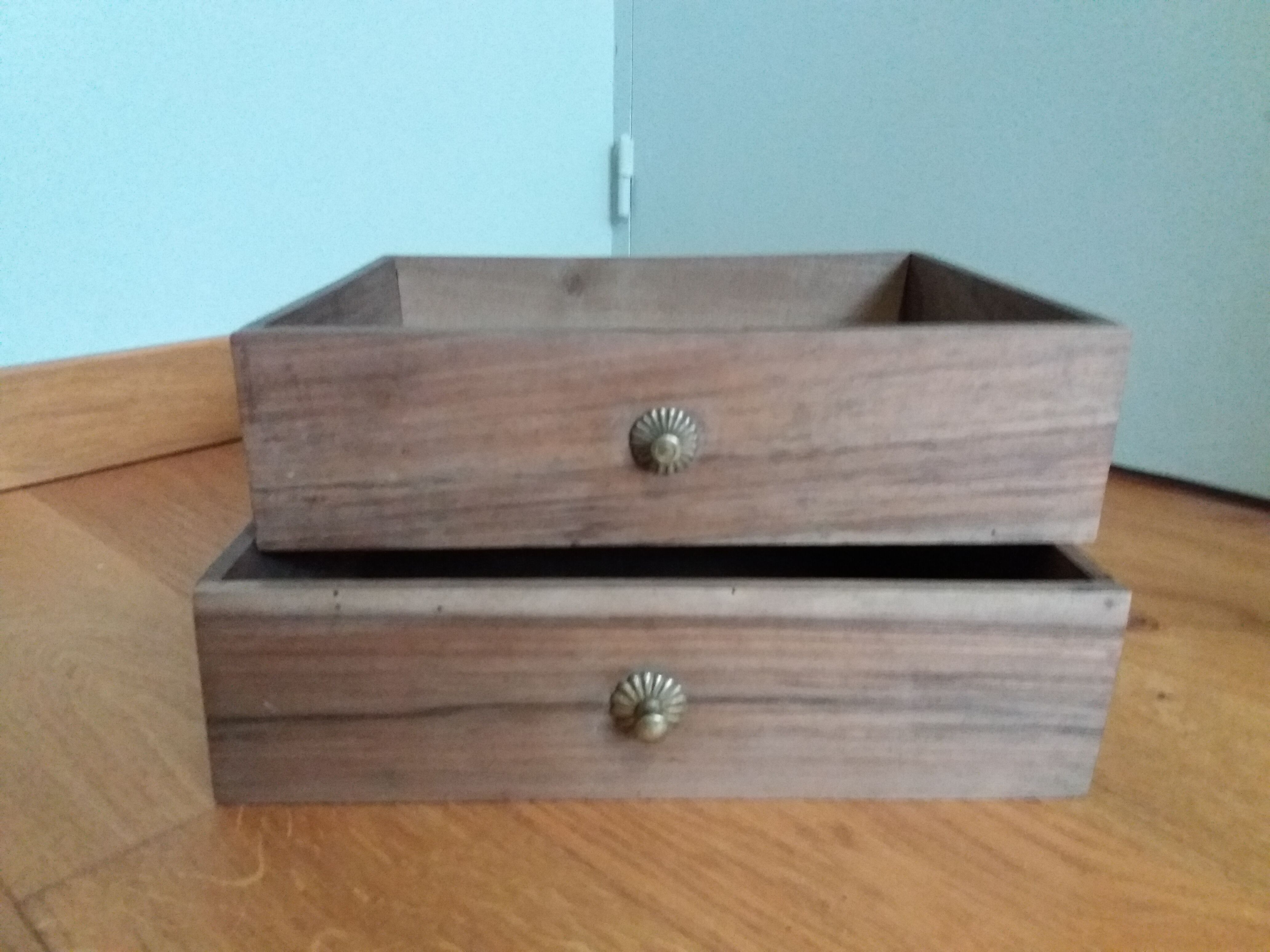 2 wooden drawers 33 x 27