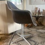 Armchair by Charles & Ray Eames La Fonda