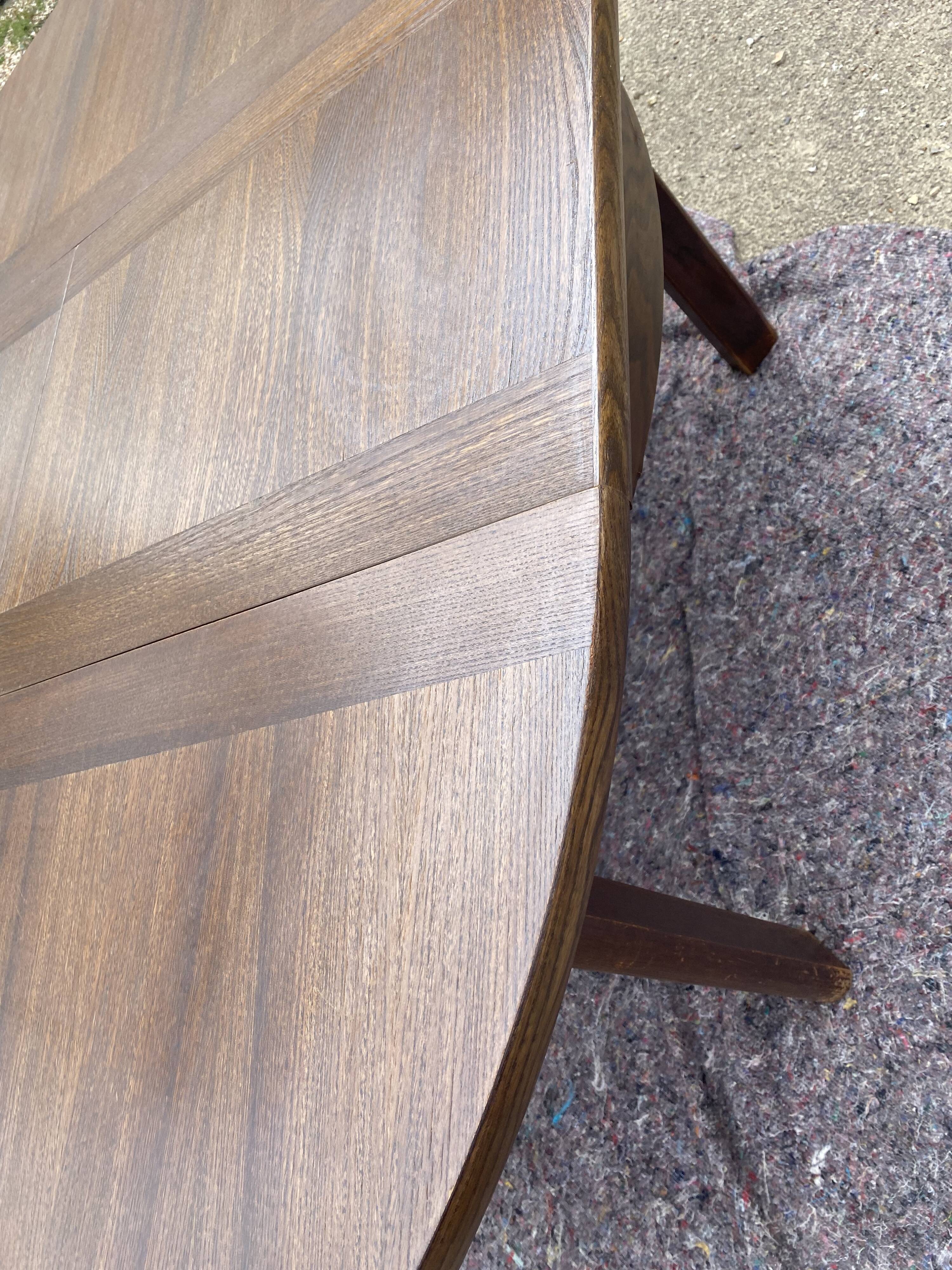 Vintage extendable dining table