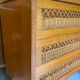 Commode en rotin vintage pied compas
