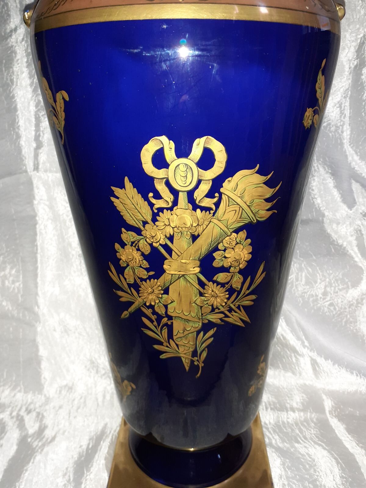 Vase en porcelaine de Tours