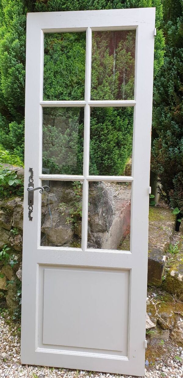 Porte ancienne  en bois à petits carreaux