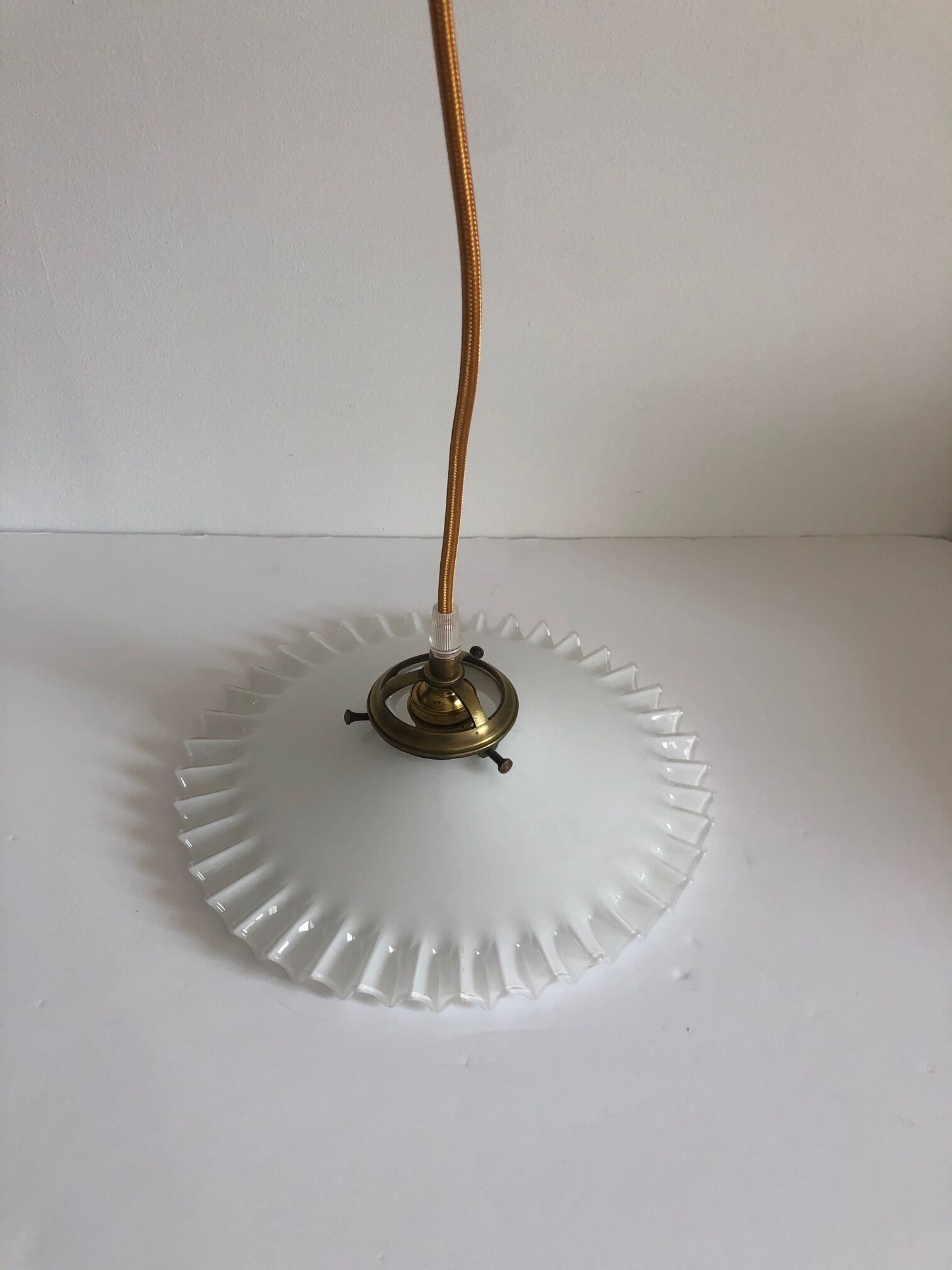 White opaline suspension