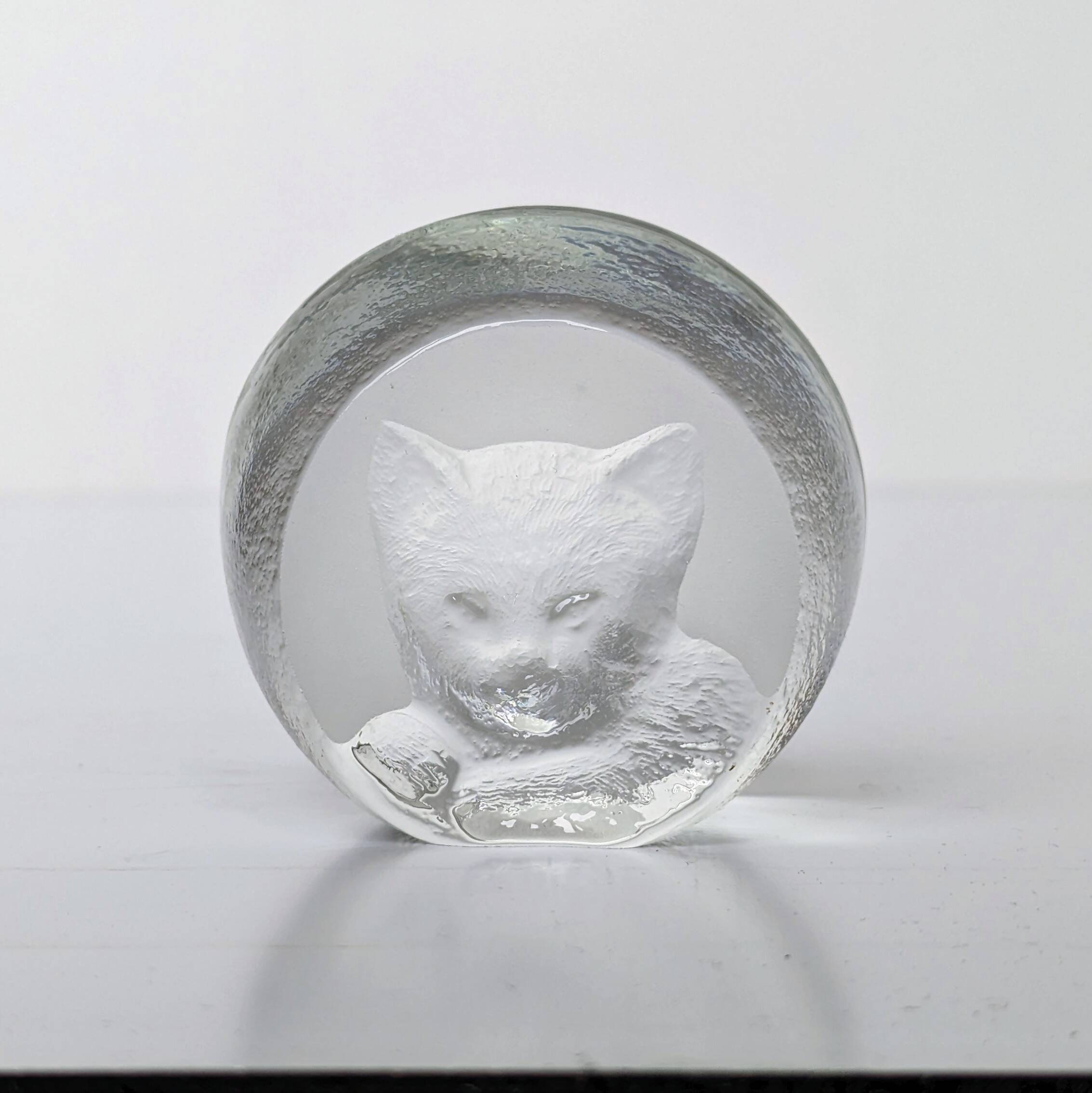 Crystal paperweight - cat face - Mats Jonasson - Målerås Glasbruk - Sweden