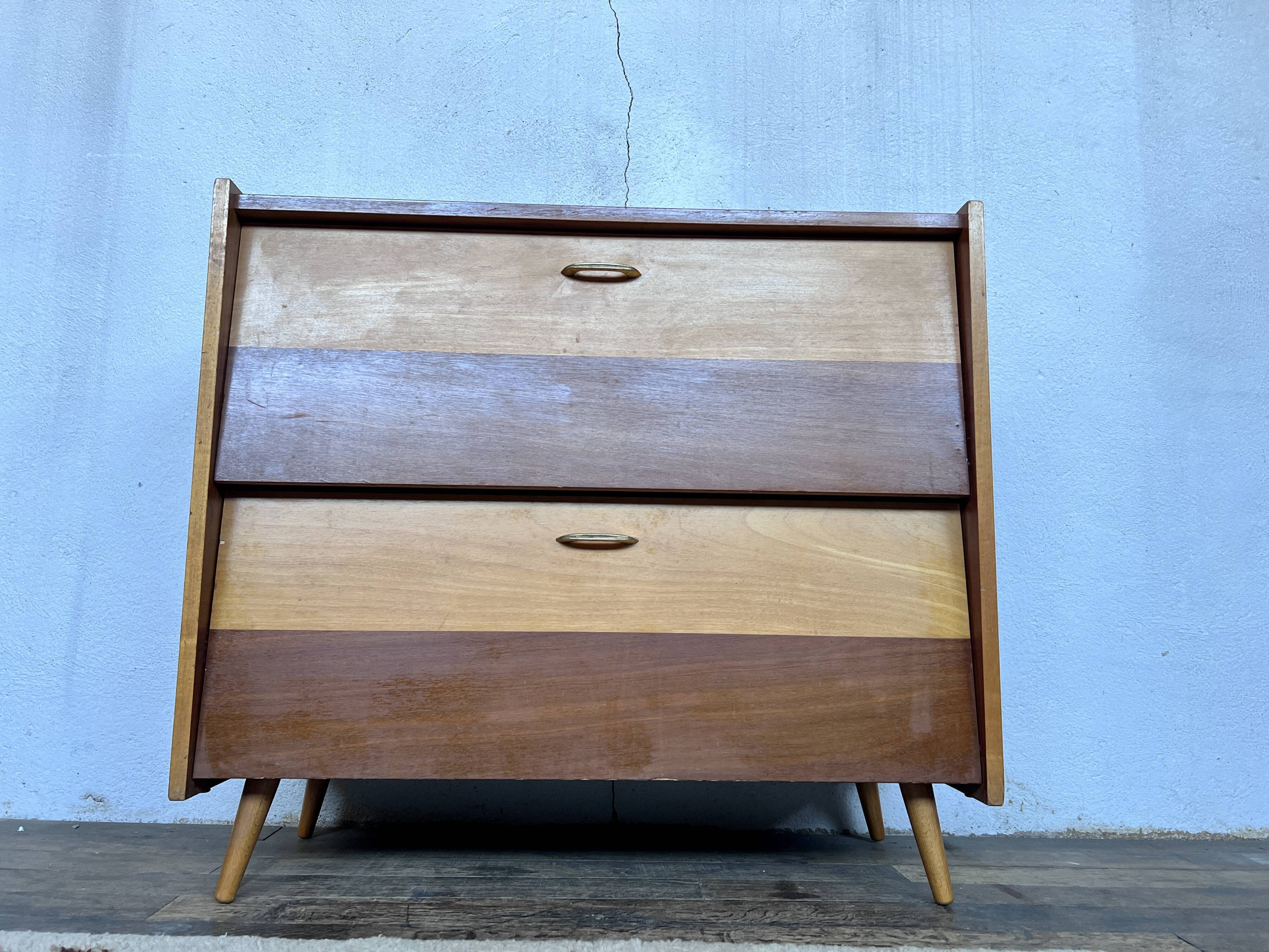 Two-color shoe furniture from the 50s with compass feet