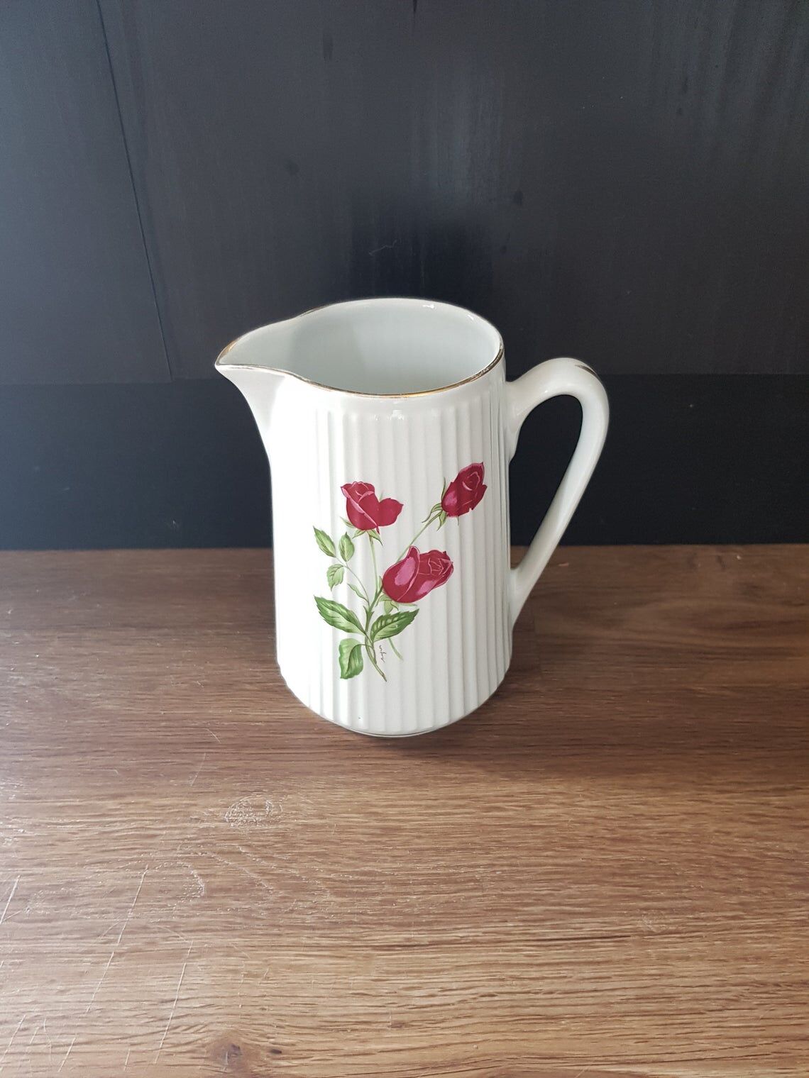 Pichet en porcelaine blanche
