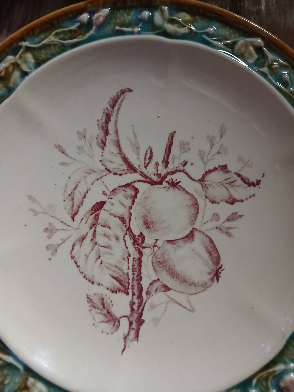5 assiettes anciennes majolique Longchamp 