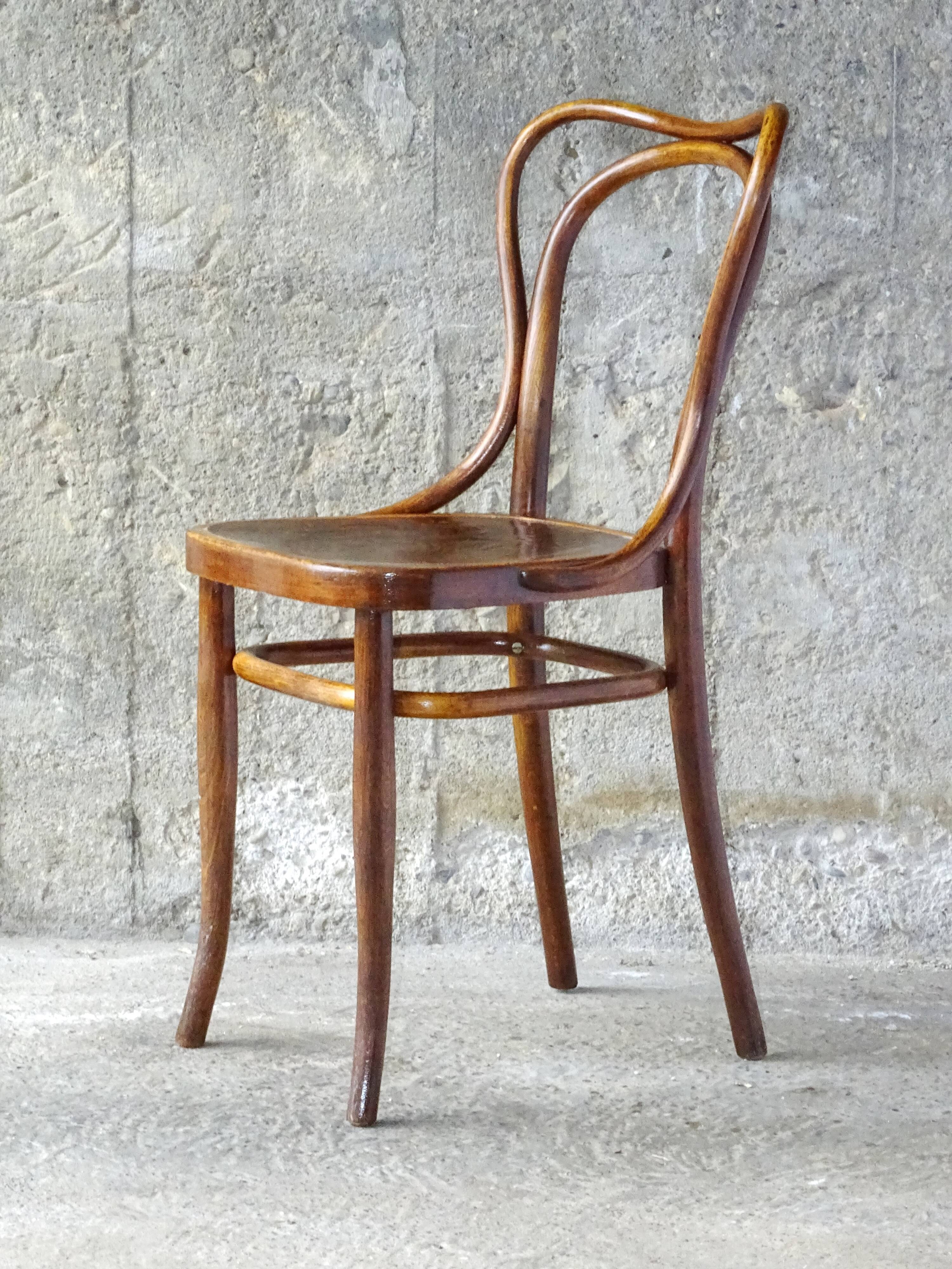 Kohn bistro chair No. 55 circa 1910, not Thonet.