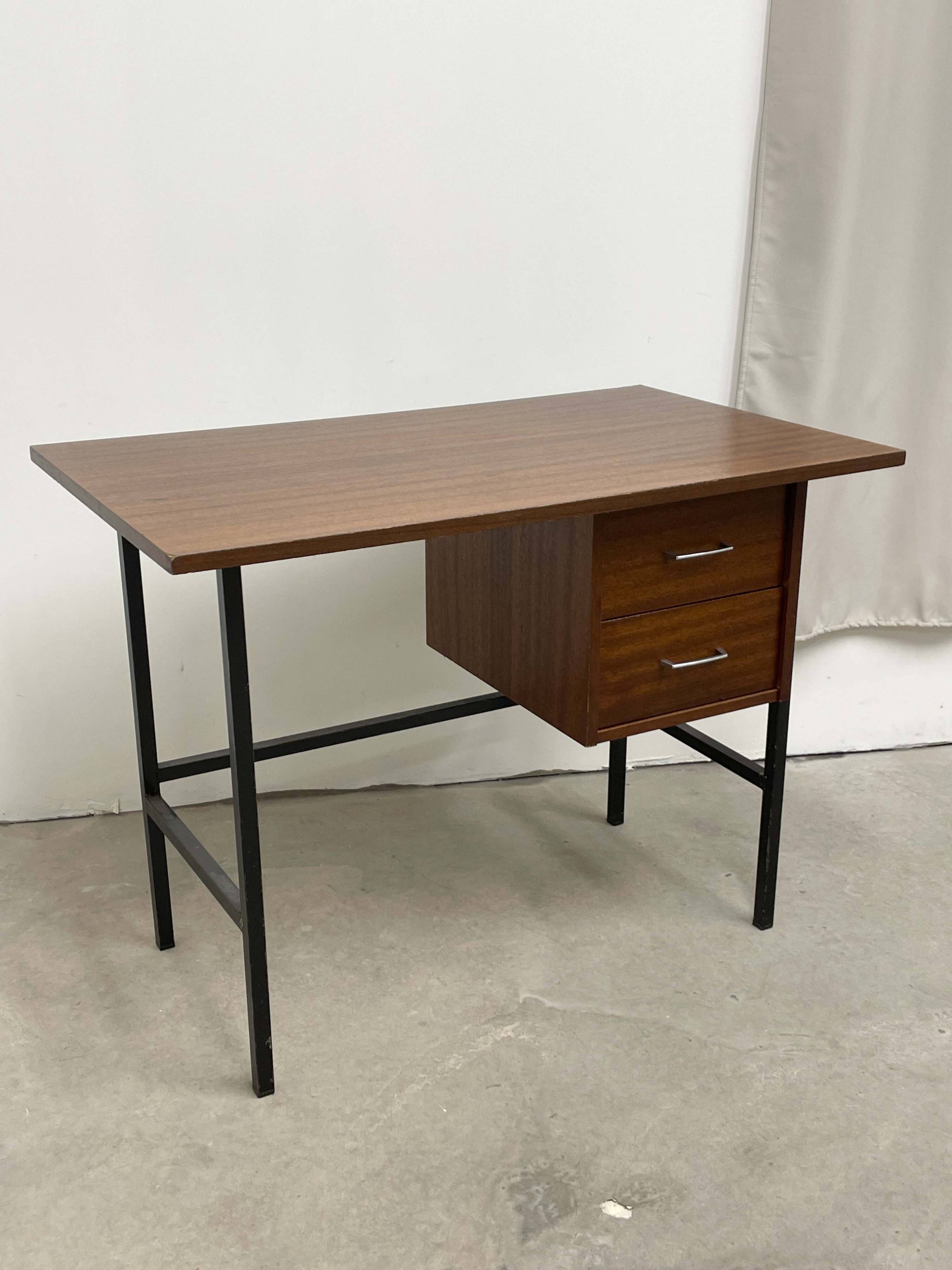 Bureau moderniste en bois et métal