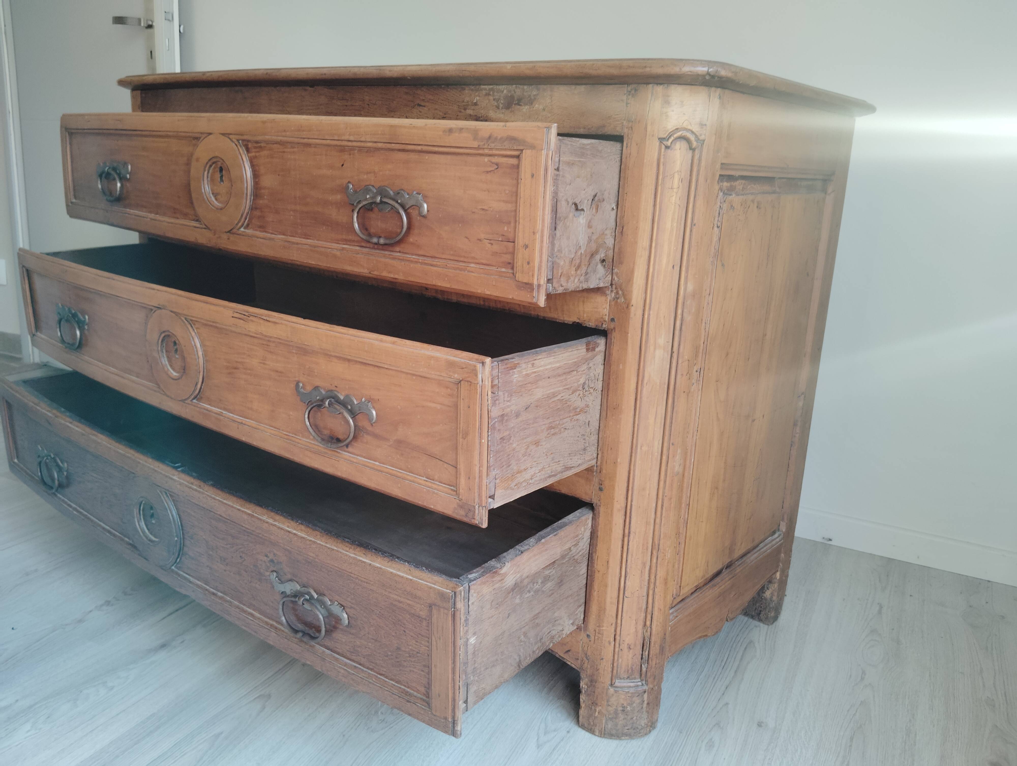 Commode XVIII façade half-moon