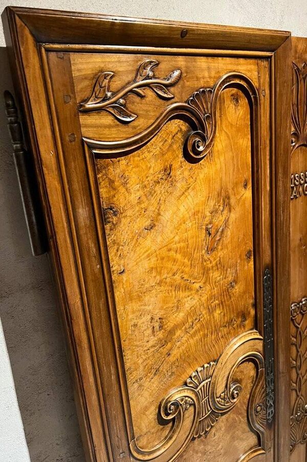 Paire de portes XIXème noyer et ronce de noyer