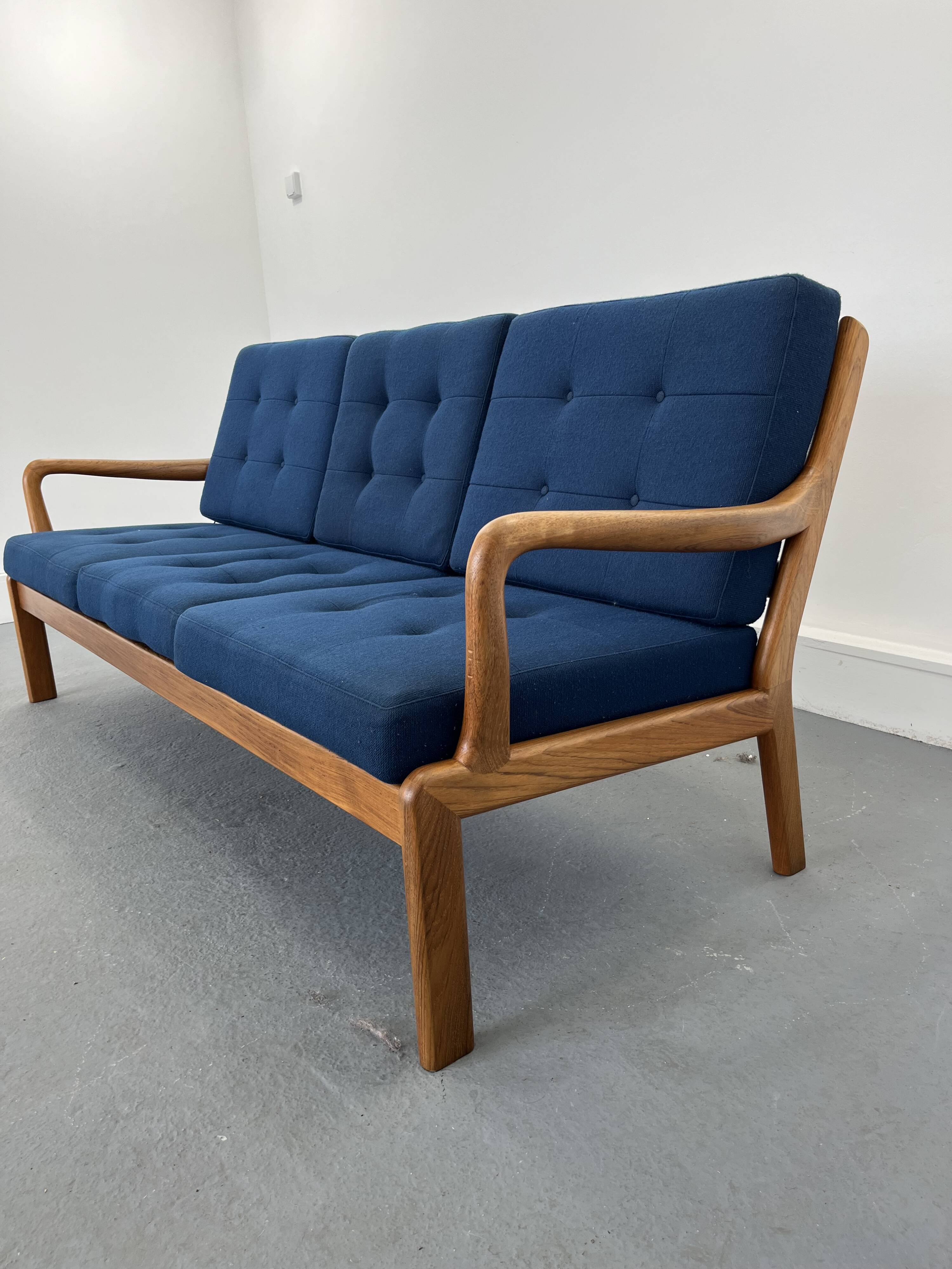 Teak sofa from Olsen & Laursen 1960s