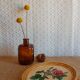 Carafe en verre ambré avec bouchon vintage