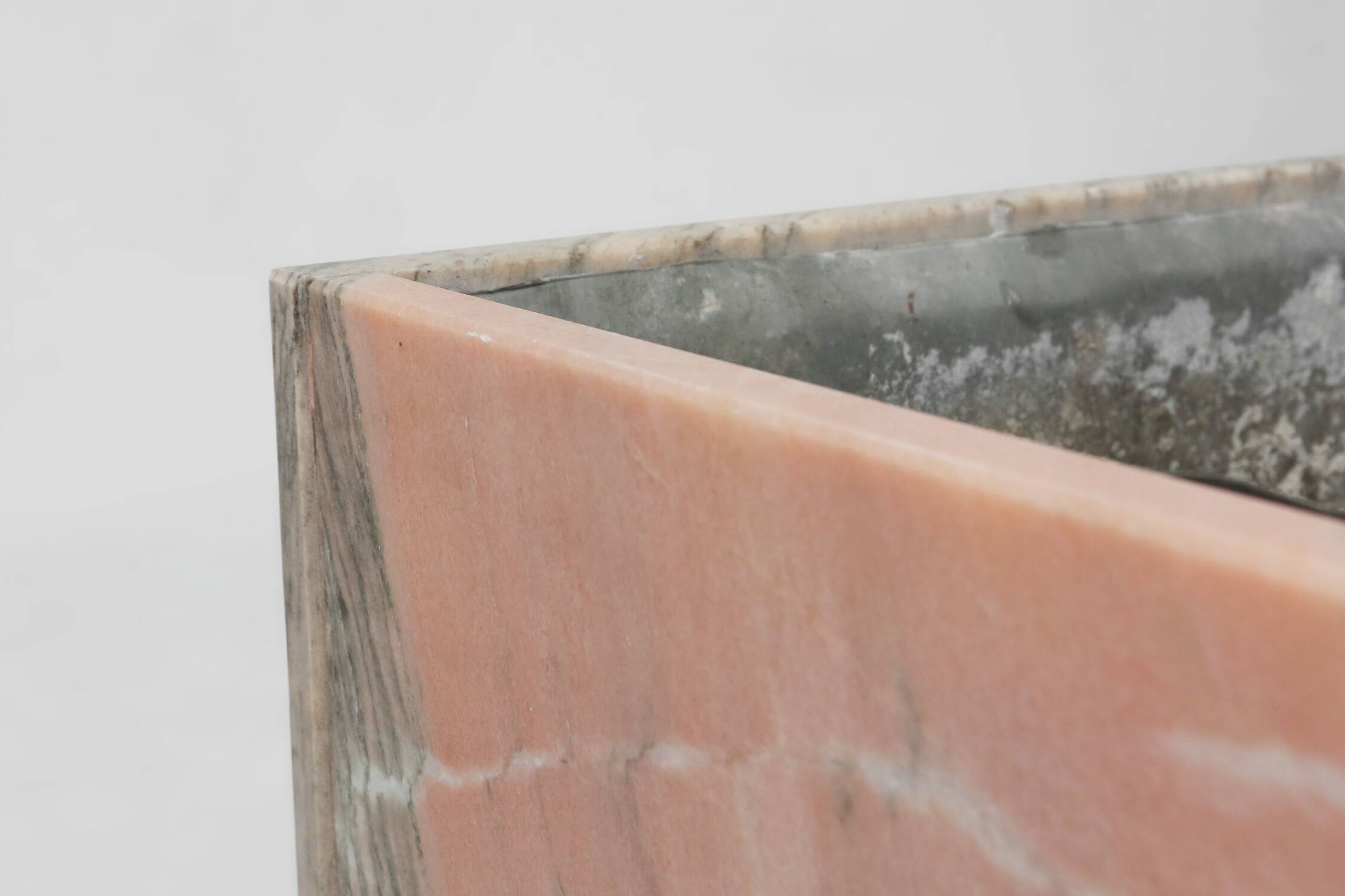 Large marble planter in pink marble, Belgium ca. 1980
