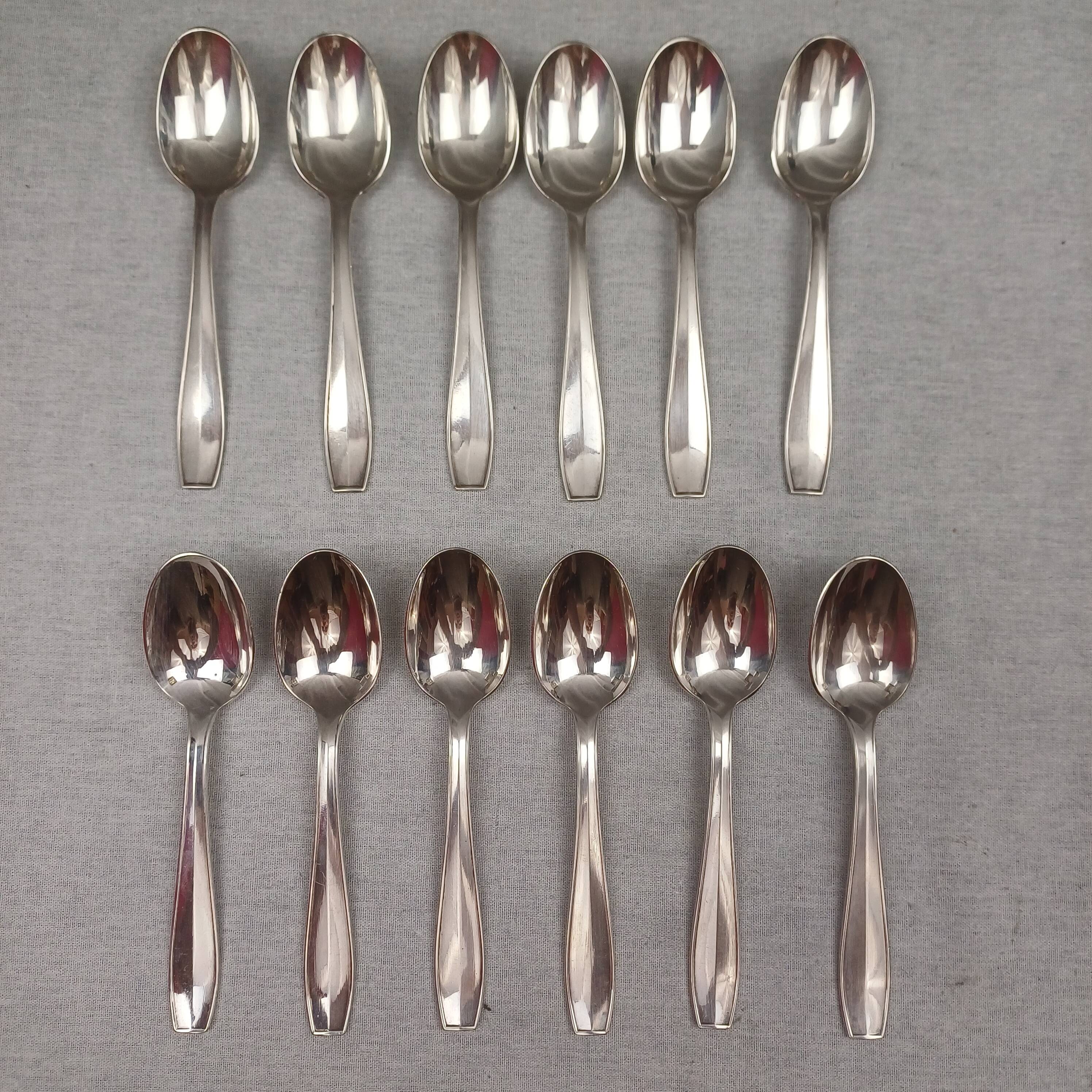 Christofle Atlas - 12 silver-plated coffee spoons in very good condition.