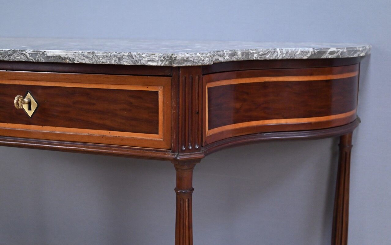 Console in mahogany and marble, Louis XVI period – late 18th century.