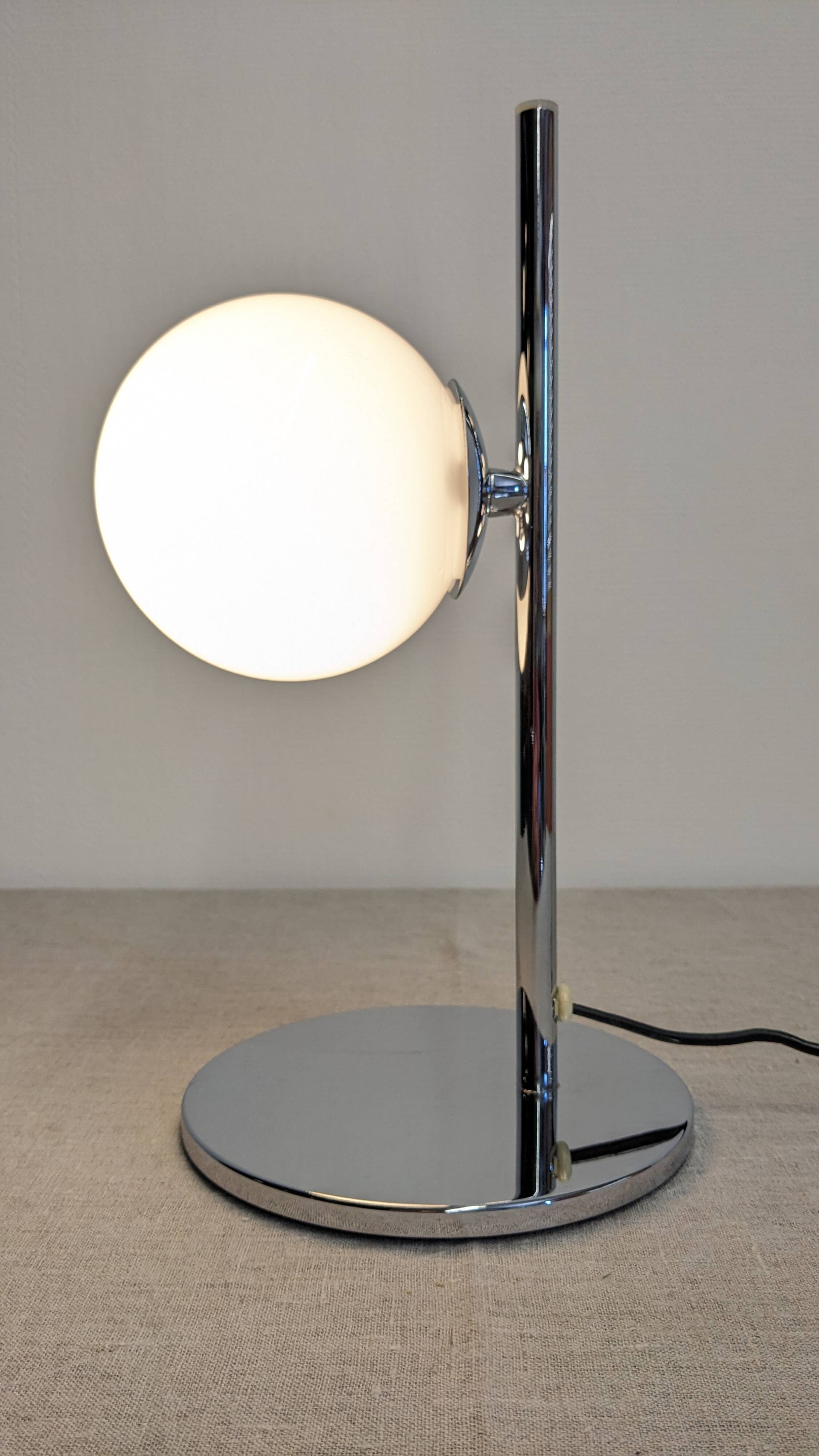 Space age lamp in white opaline from the 60s/70s