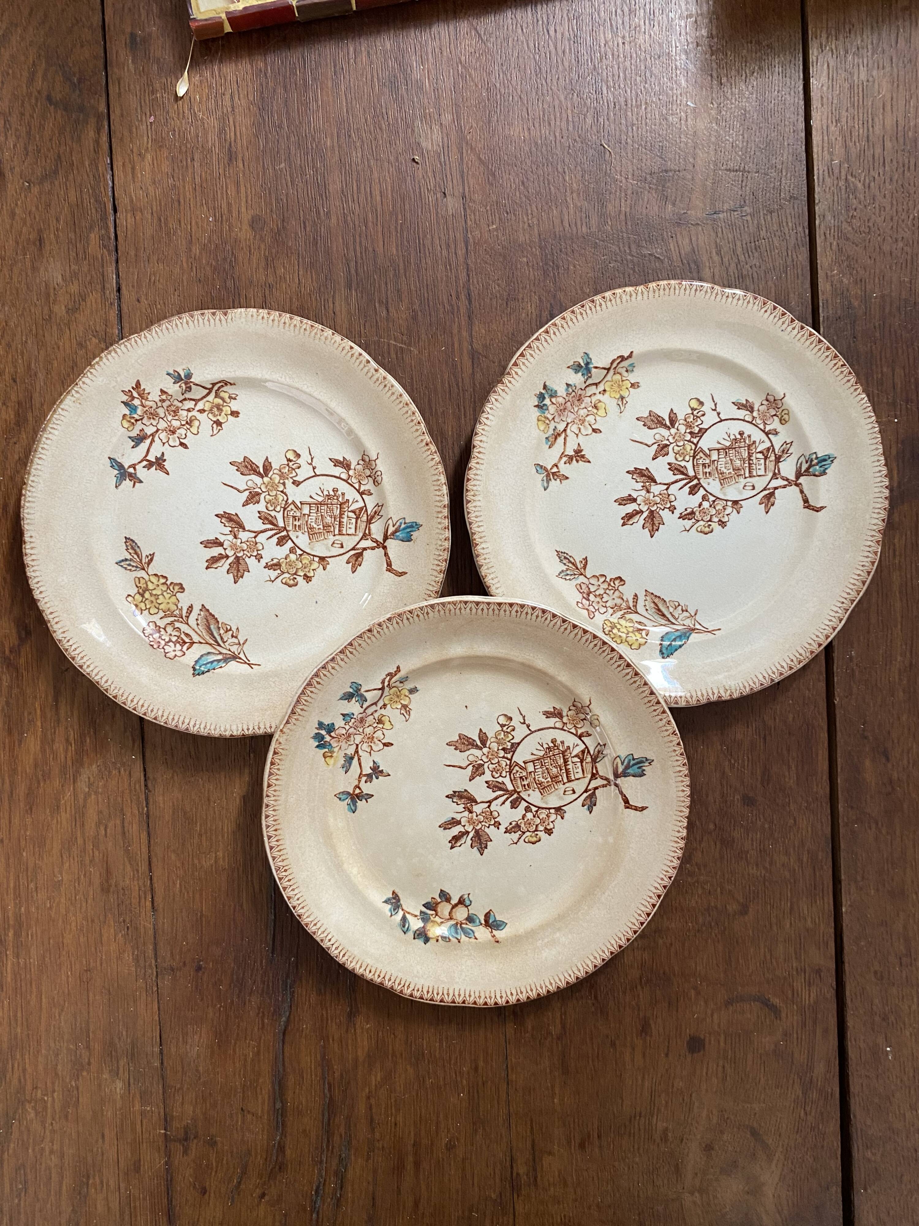 3 plates dessert Choisy le Roi terre de fer